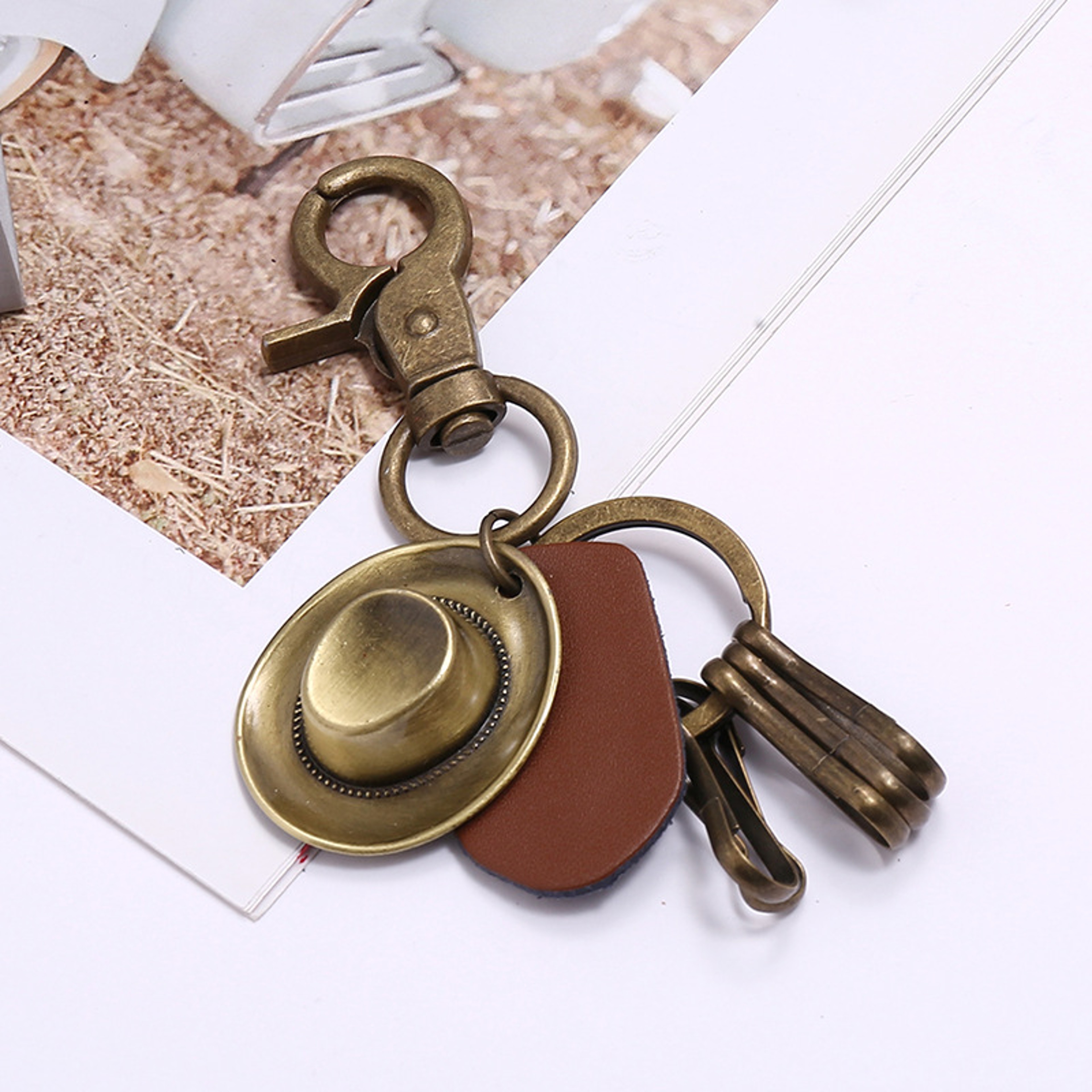 Retro Cowboy Hat Keychain Bronze Metal Cowhide Car Pendant – view 2