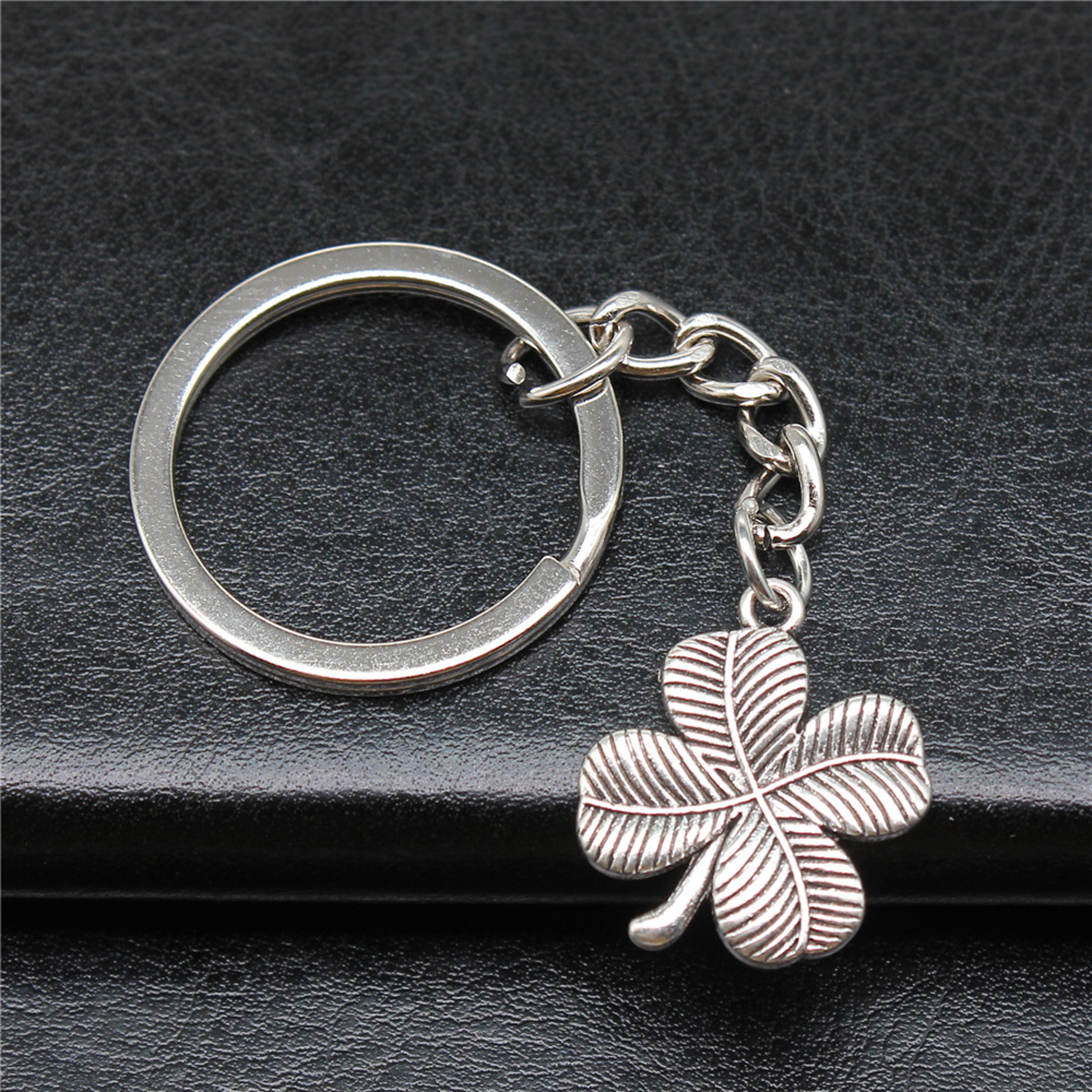 Vintage Four Leaf Clover Keyring Antique Silver Lucky Charm – view 1