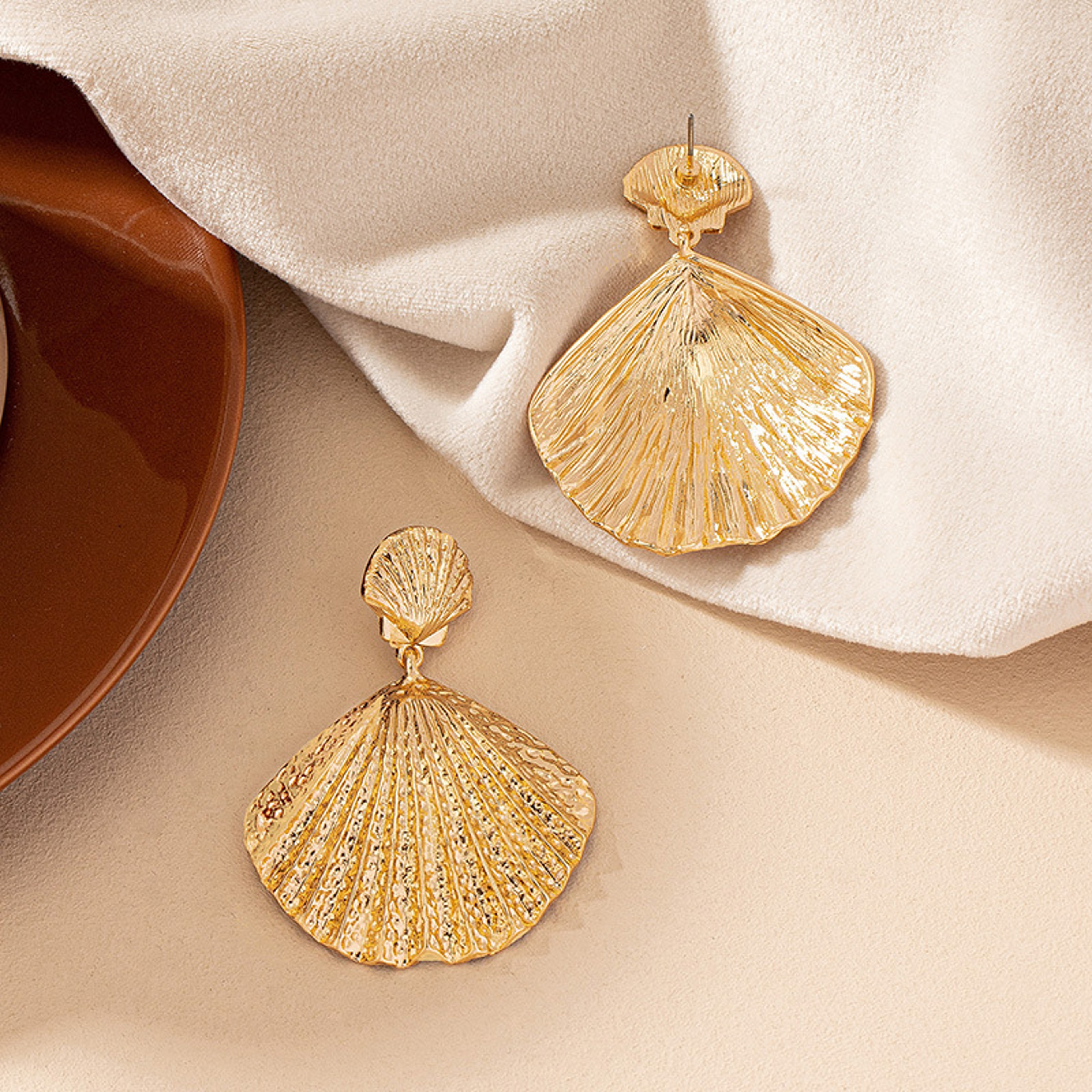 Vintage Shell Drop Earrings for women – view 2