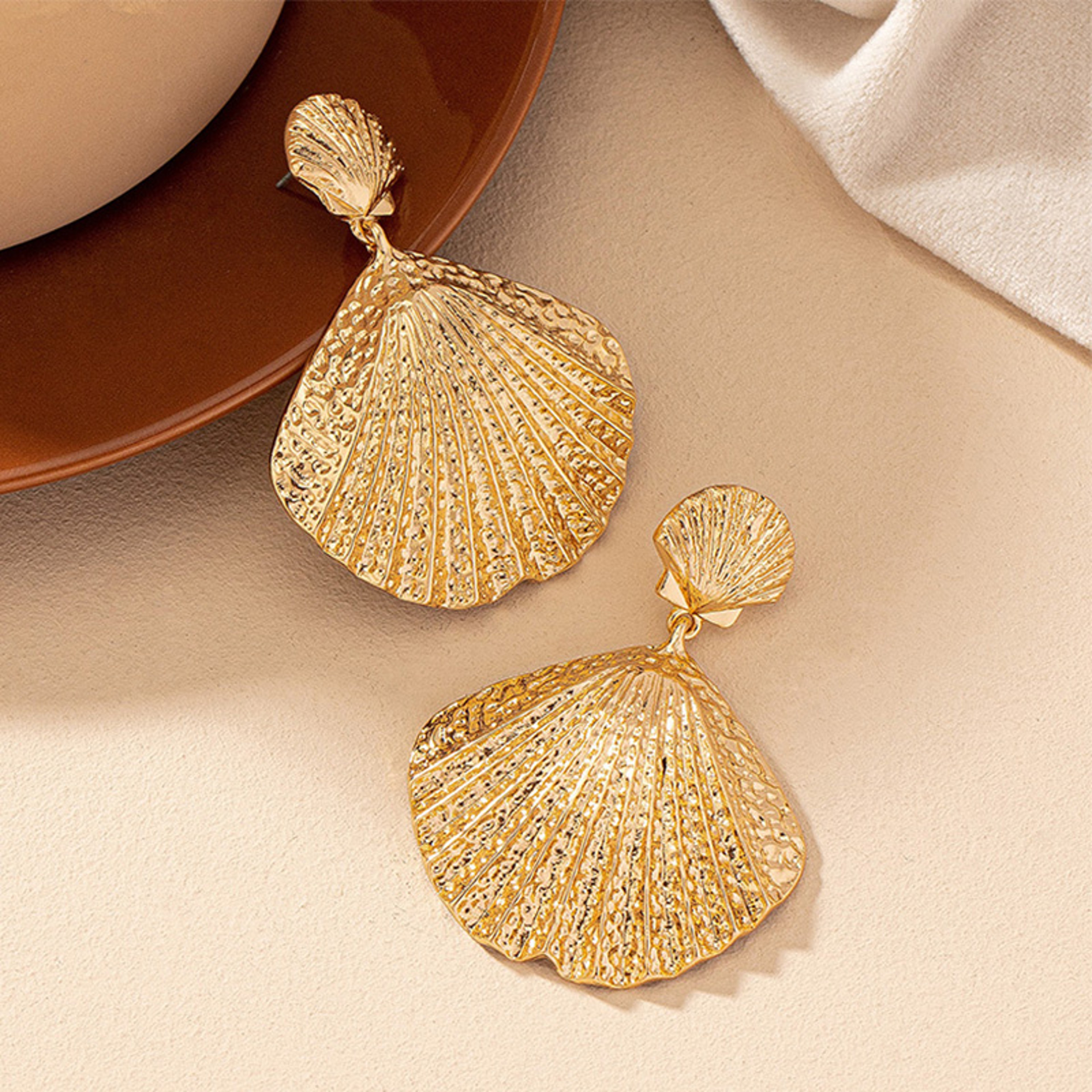 Vintage Shell Drop Earrings for women – view 3