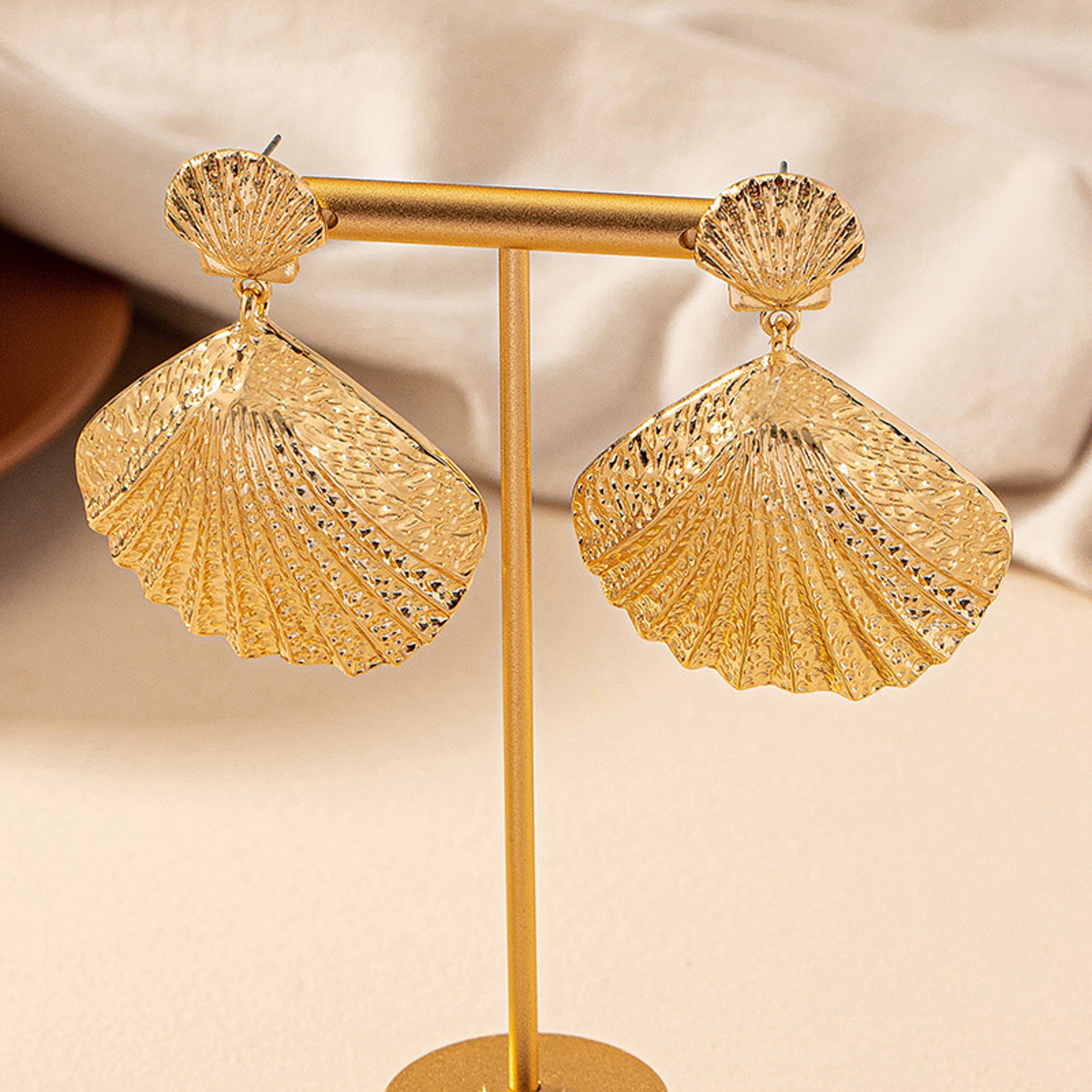 Vintage Shell Drop Earrings for women – view 4
