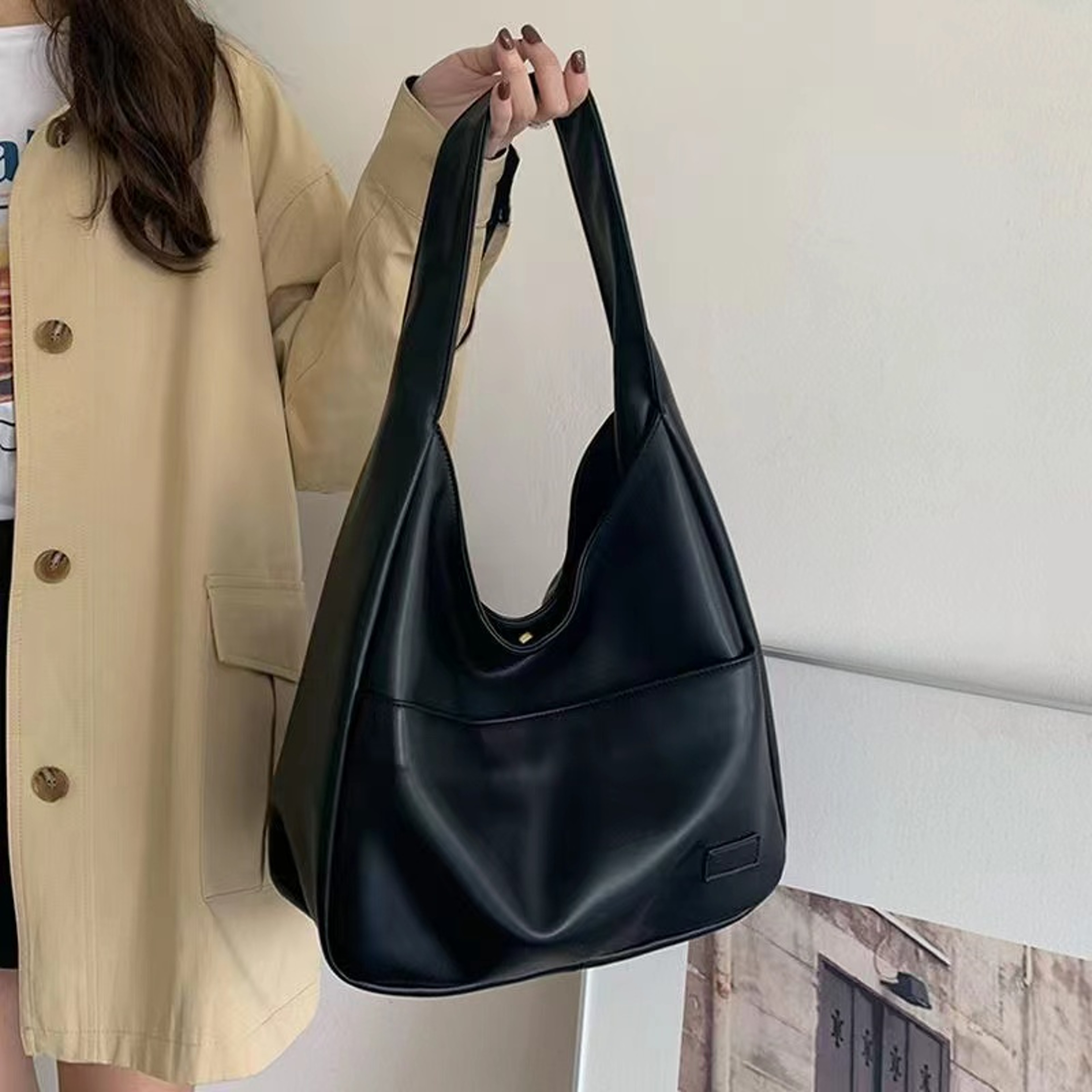 Aria Sleek Black Leather Tote – view 2