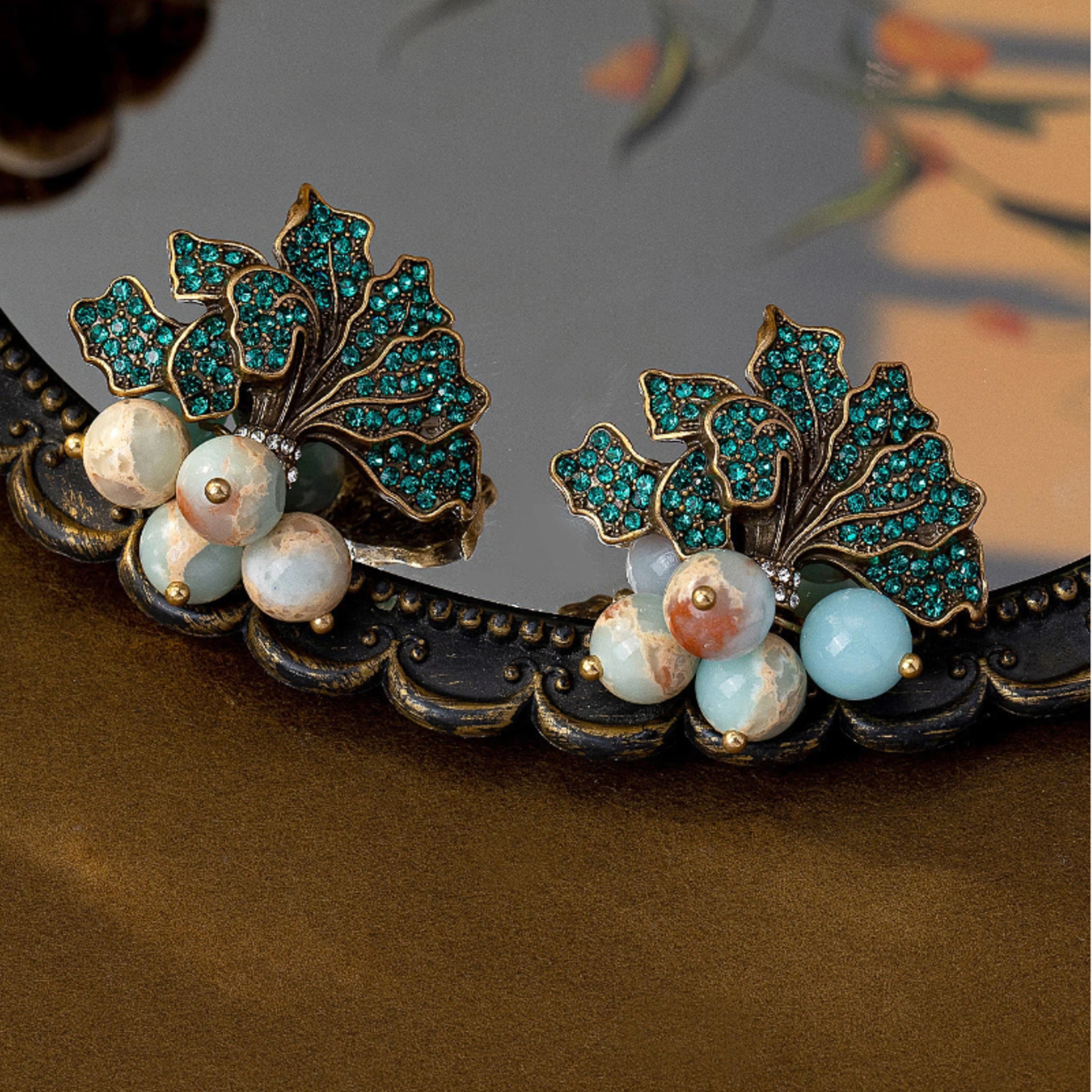 Vintage Blue Radish Rhinestone Court Stud Earrings – view 3
