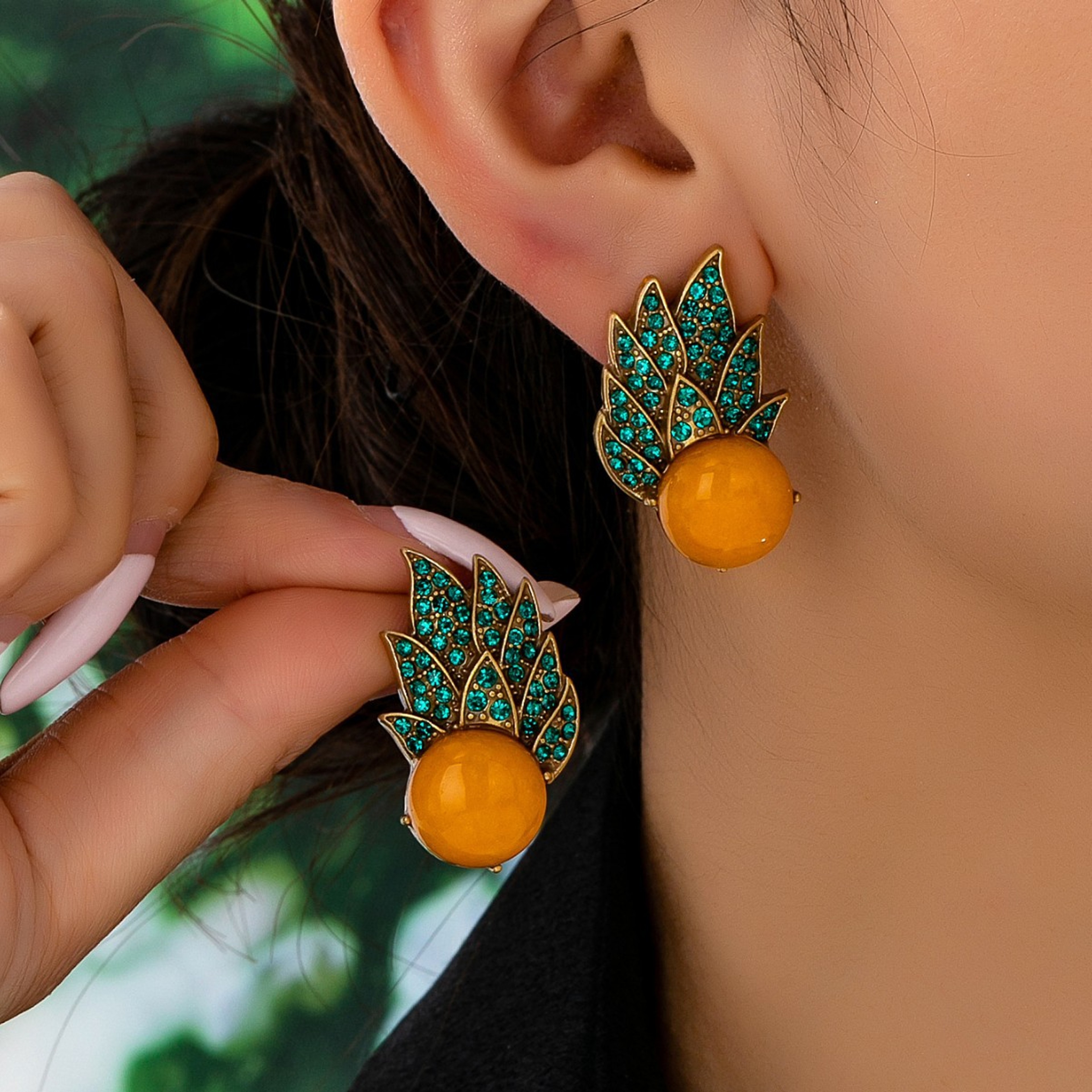 Vintage Blue Radish Rhinestone Court Stud Earrings – view 5