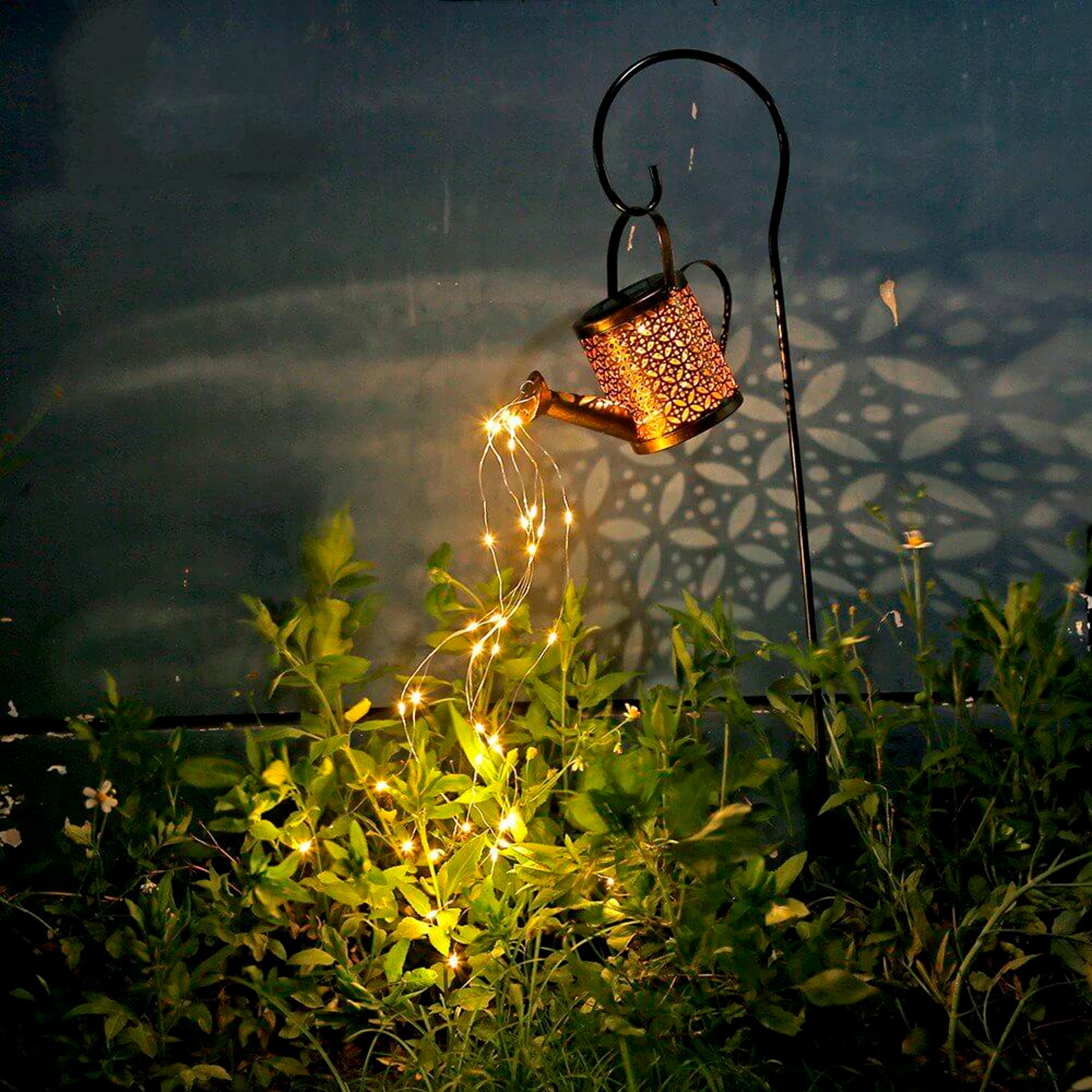 glowingwateringcanmadewithfairylights1.png