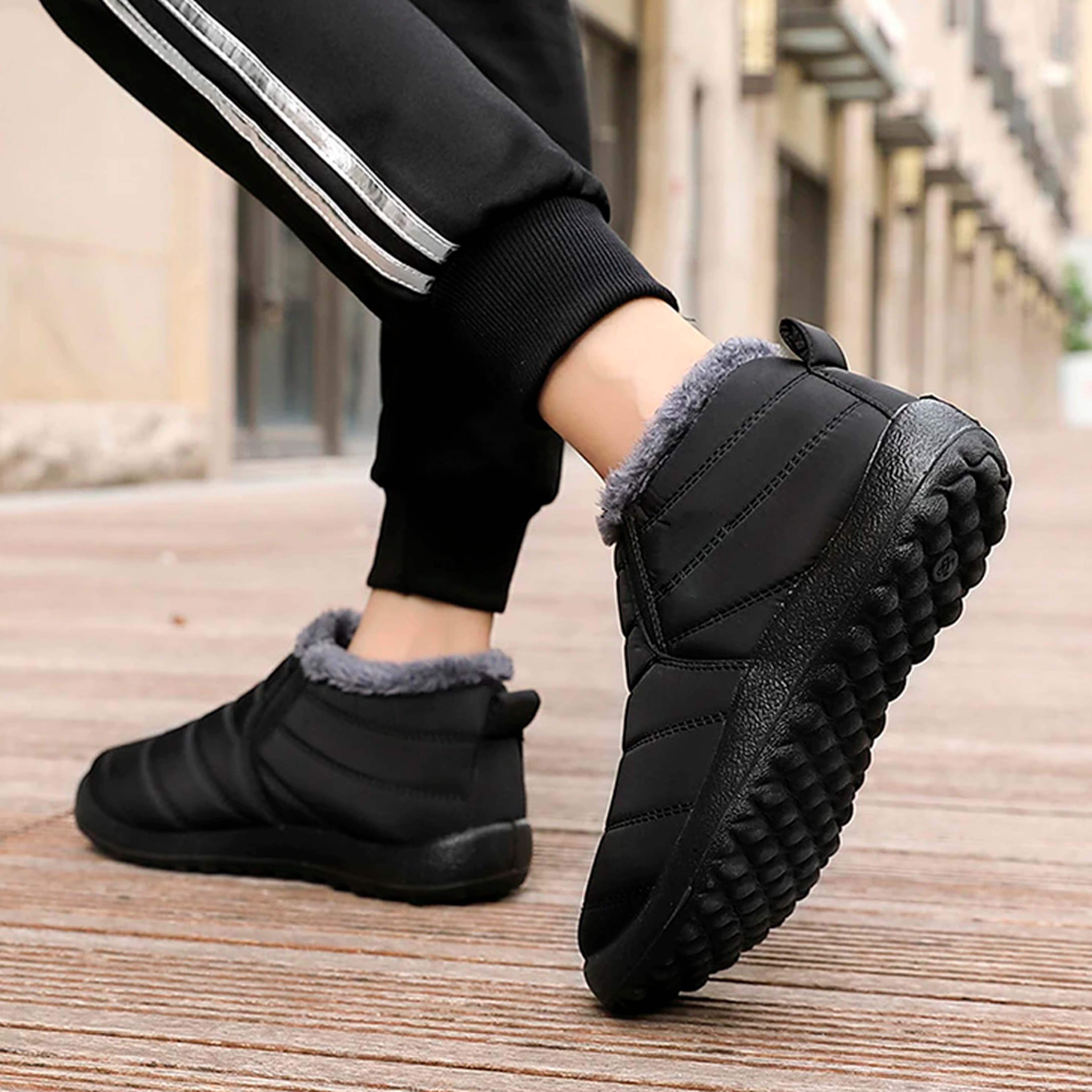 womenswaterproofandantislipcomfyandwarmsnowboots1.png