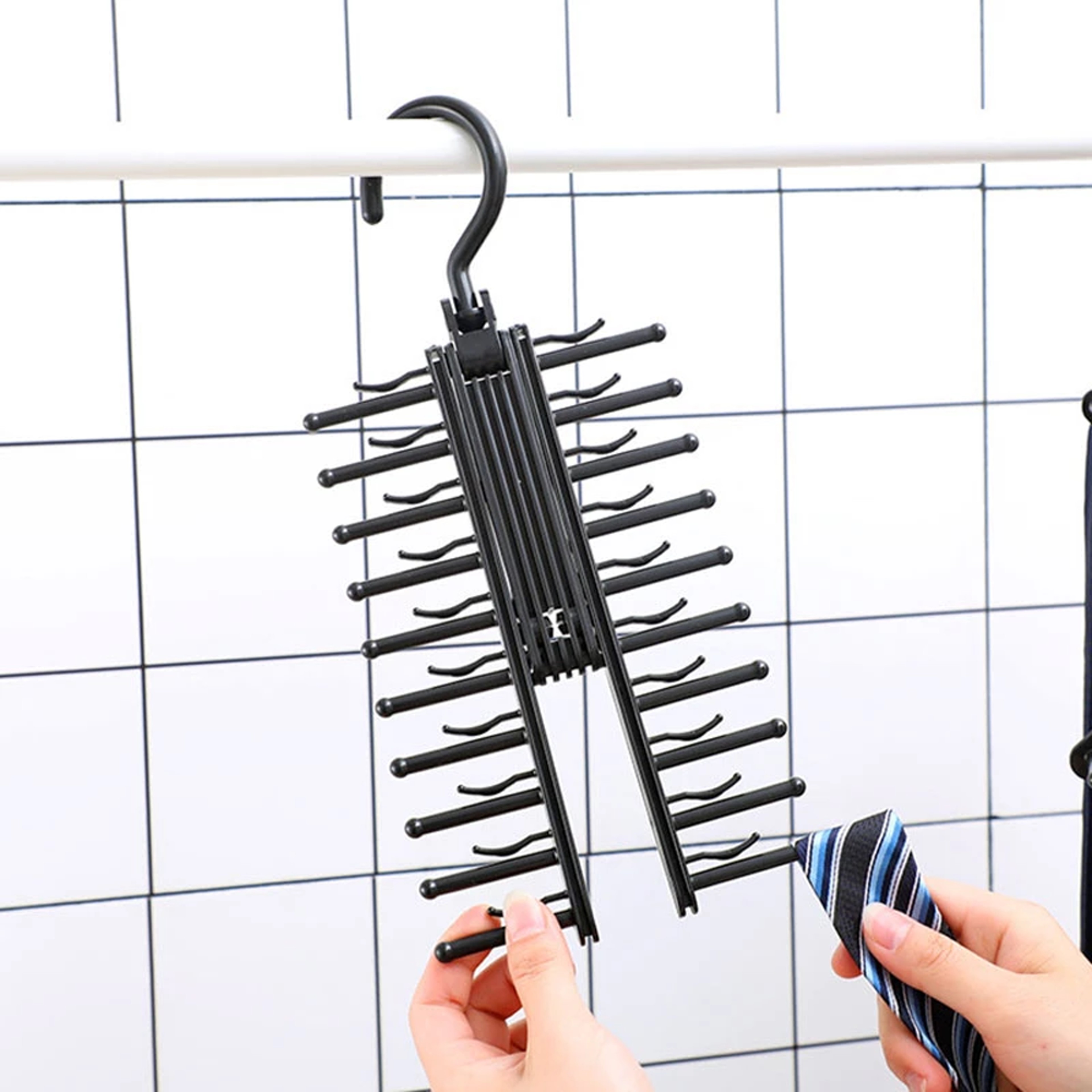 360rotatingcrossshapedtiehanger4.png