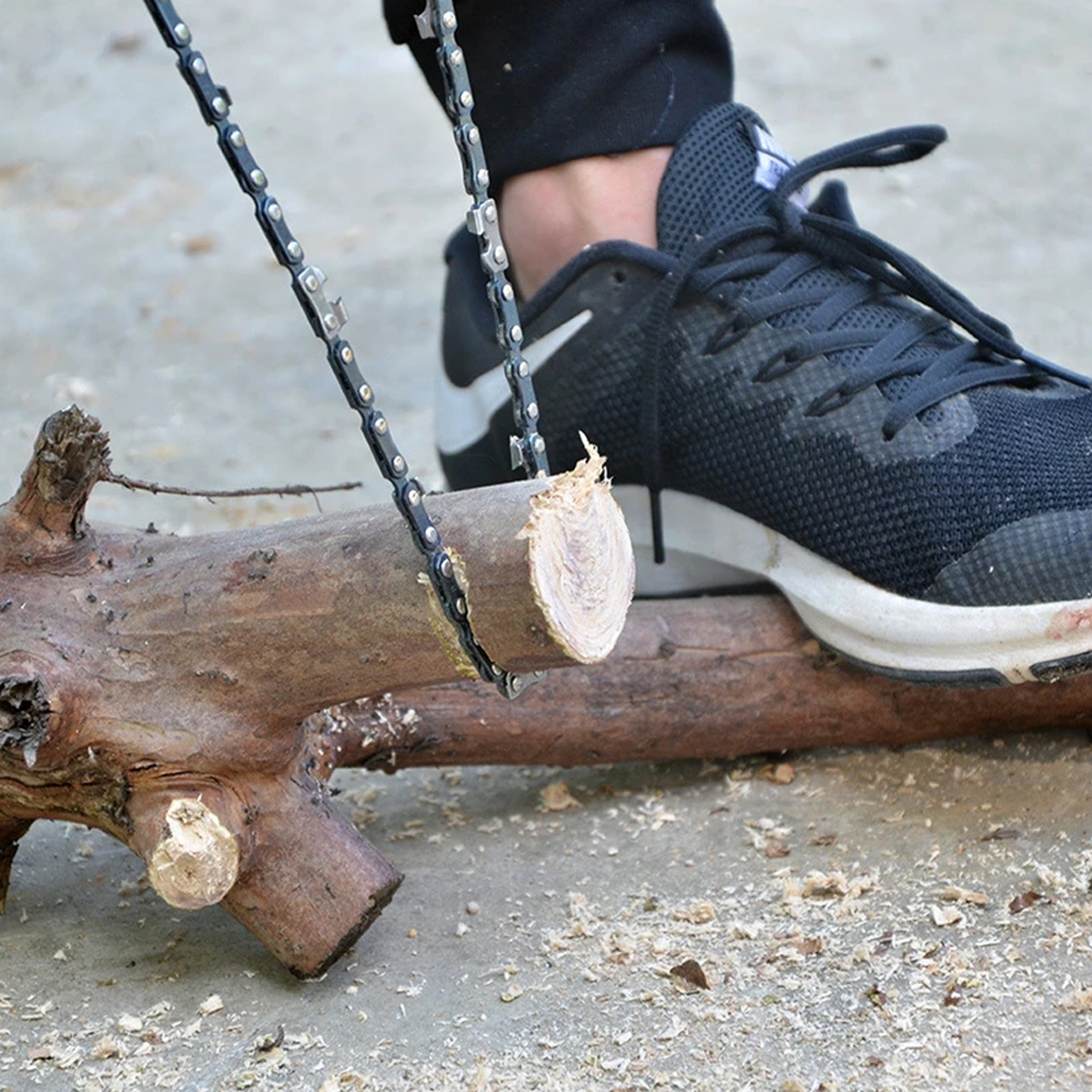 outdoorsurvivalhandchainsaw2.png