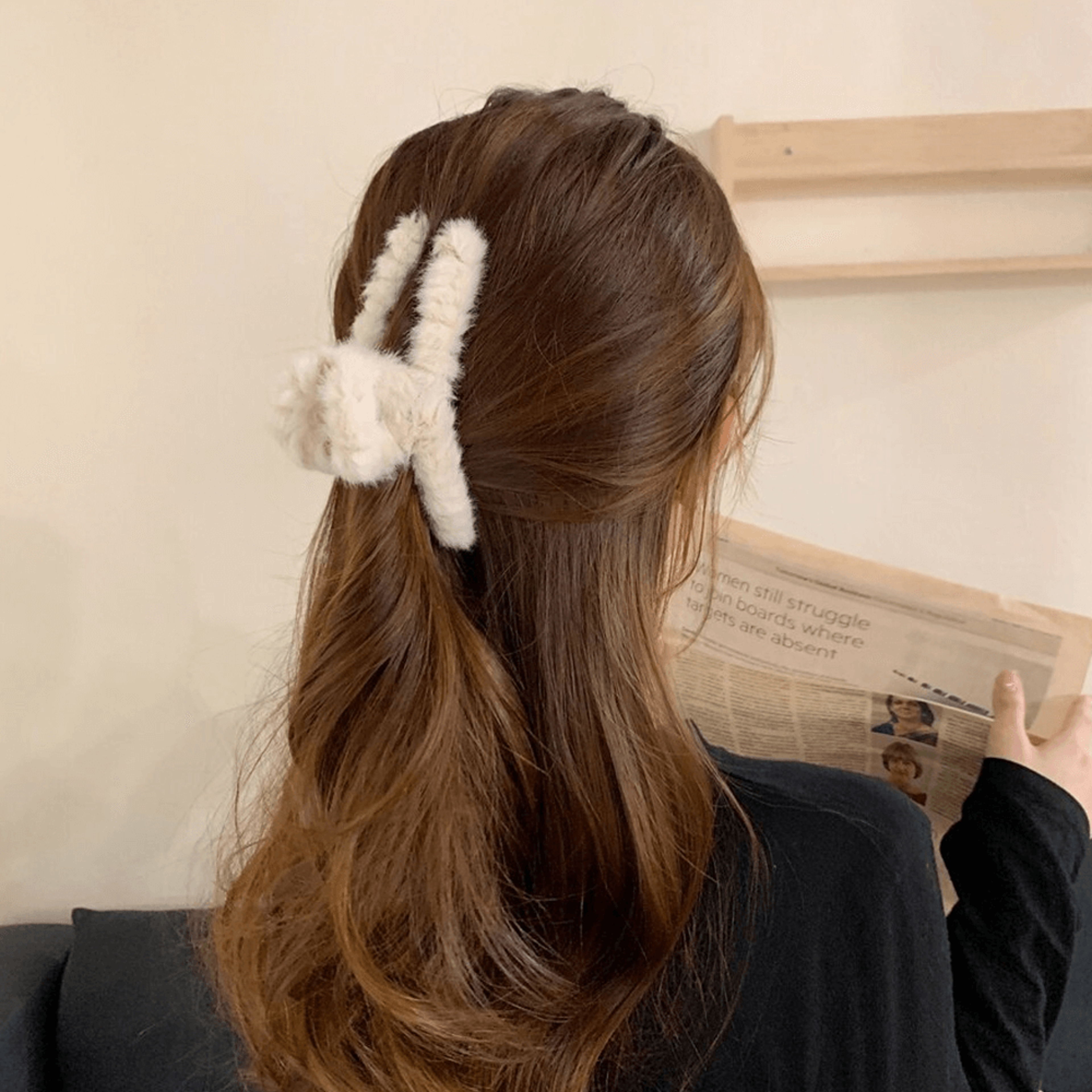 elegantfauxfurplushhairclaw2.png