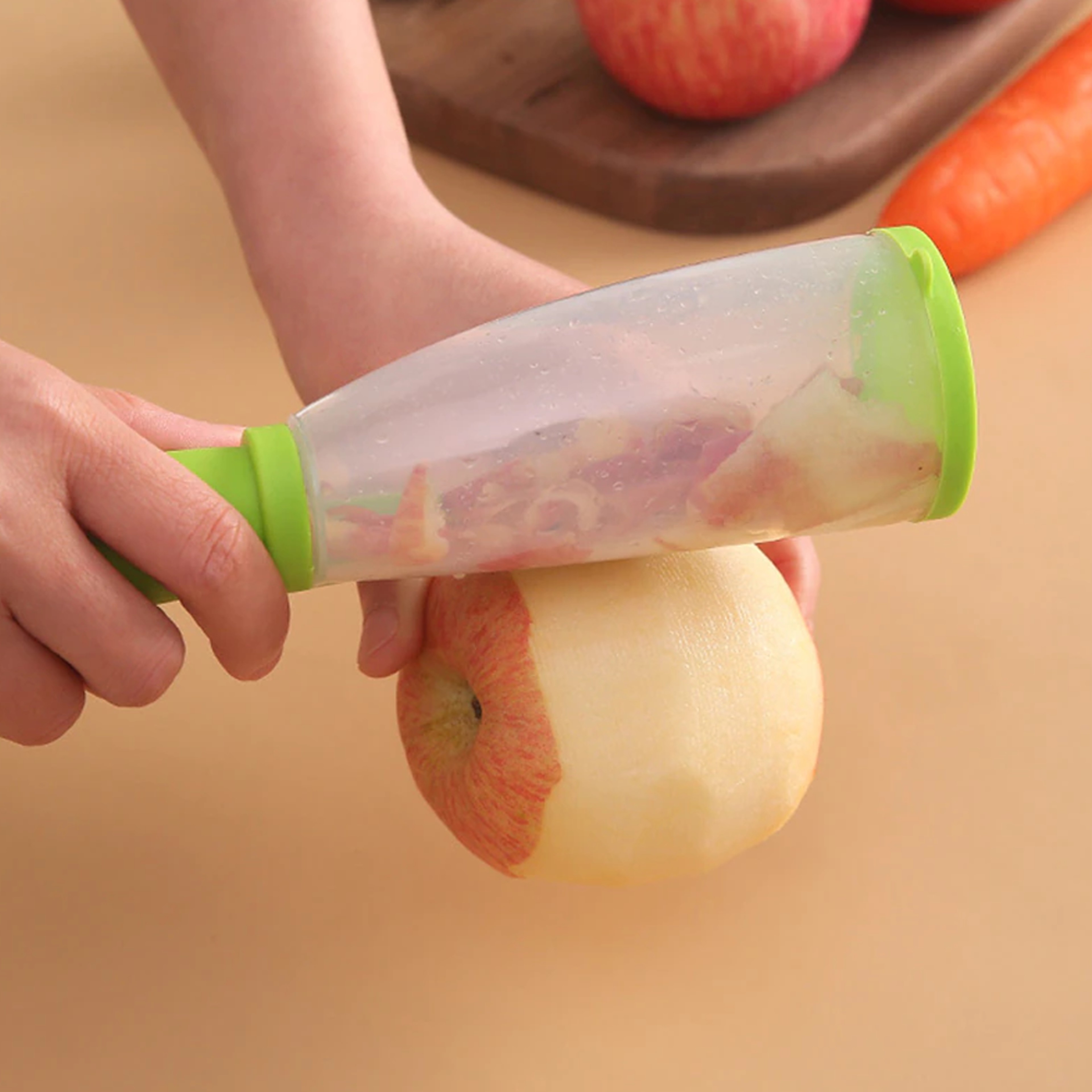 vegetablepeelerwithstoragegreen.png