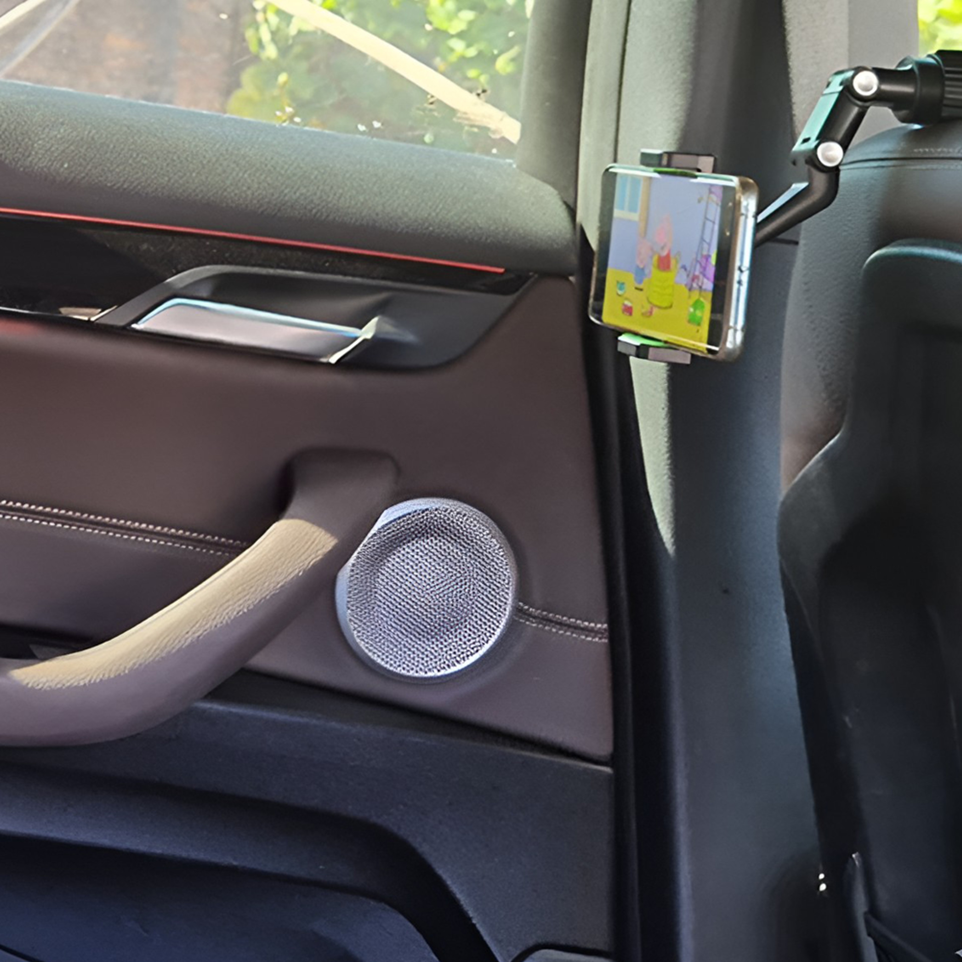 rearviewmirrorphoneholder4.png