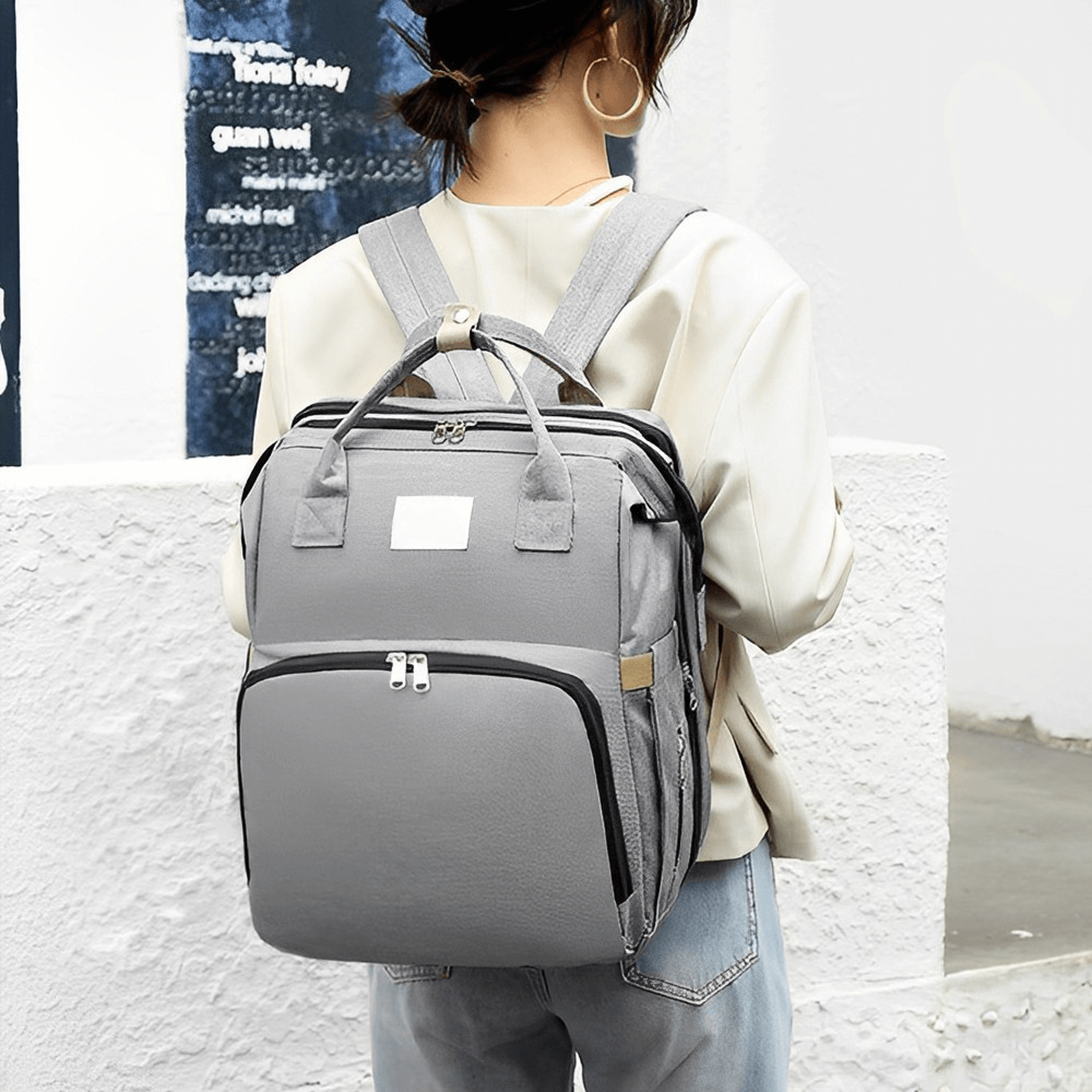2in1backpackcribdiaperbagsunshadeandusbInterface3 (1).png