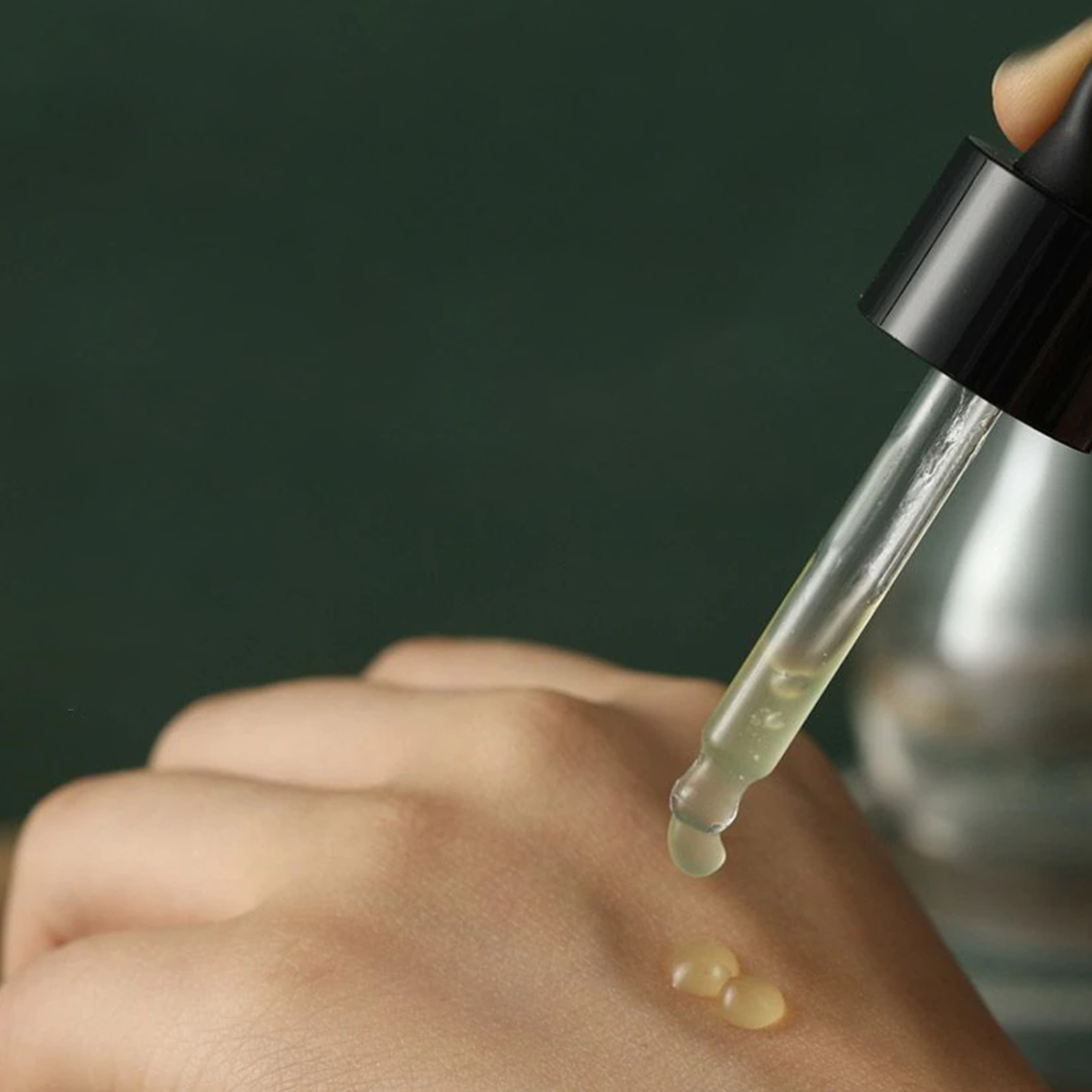 dropofyouthretinolserumforskinrejuvenation1.png