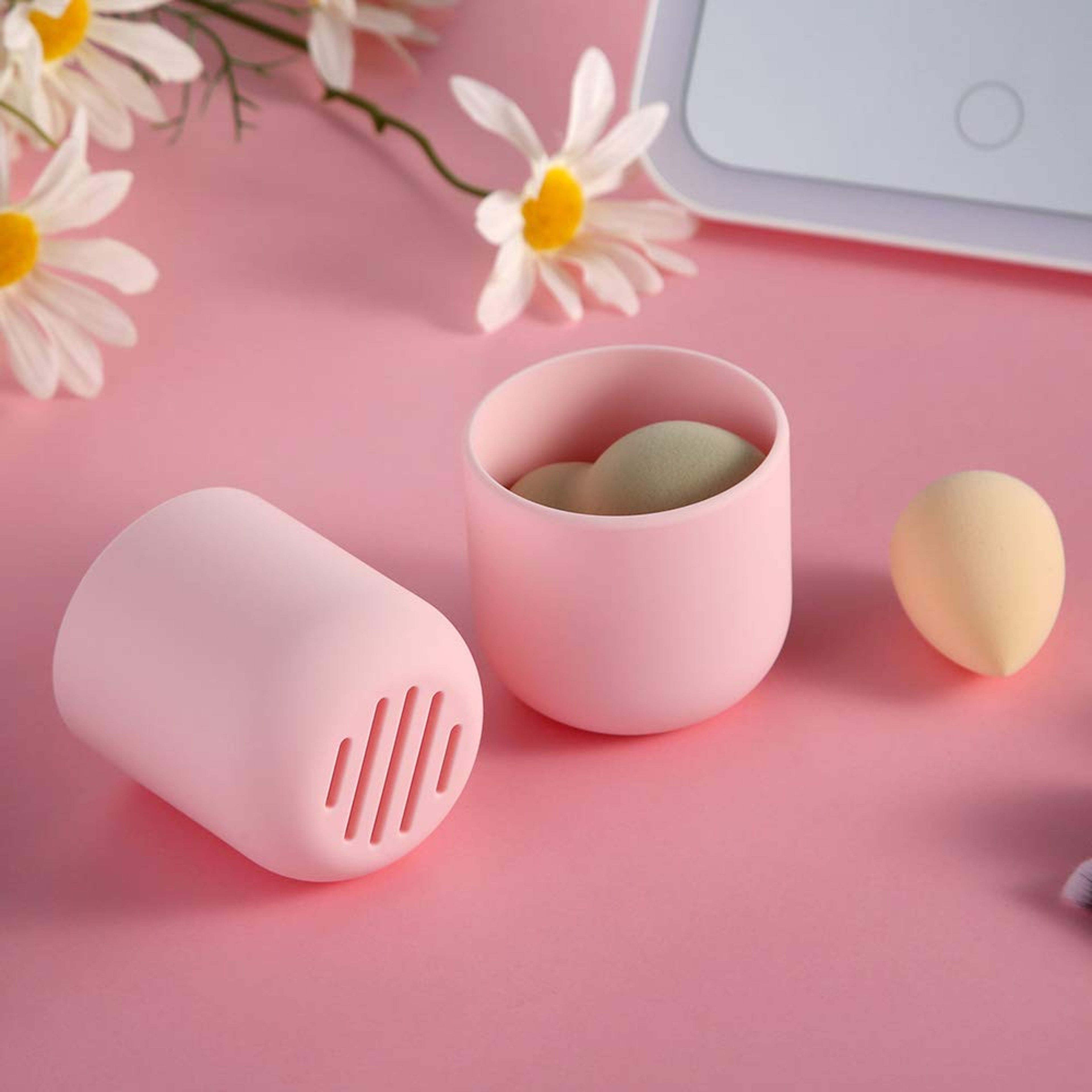 travelmakeupspongeholderpink.png