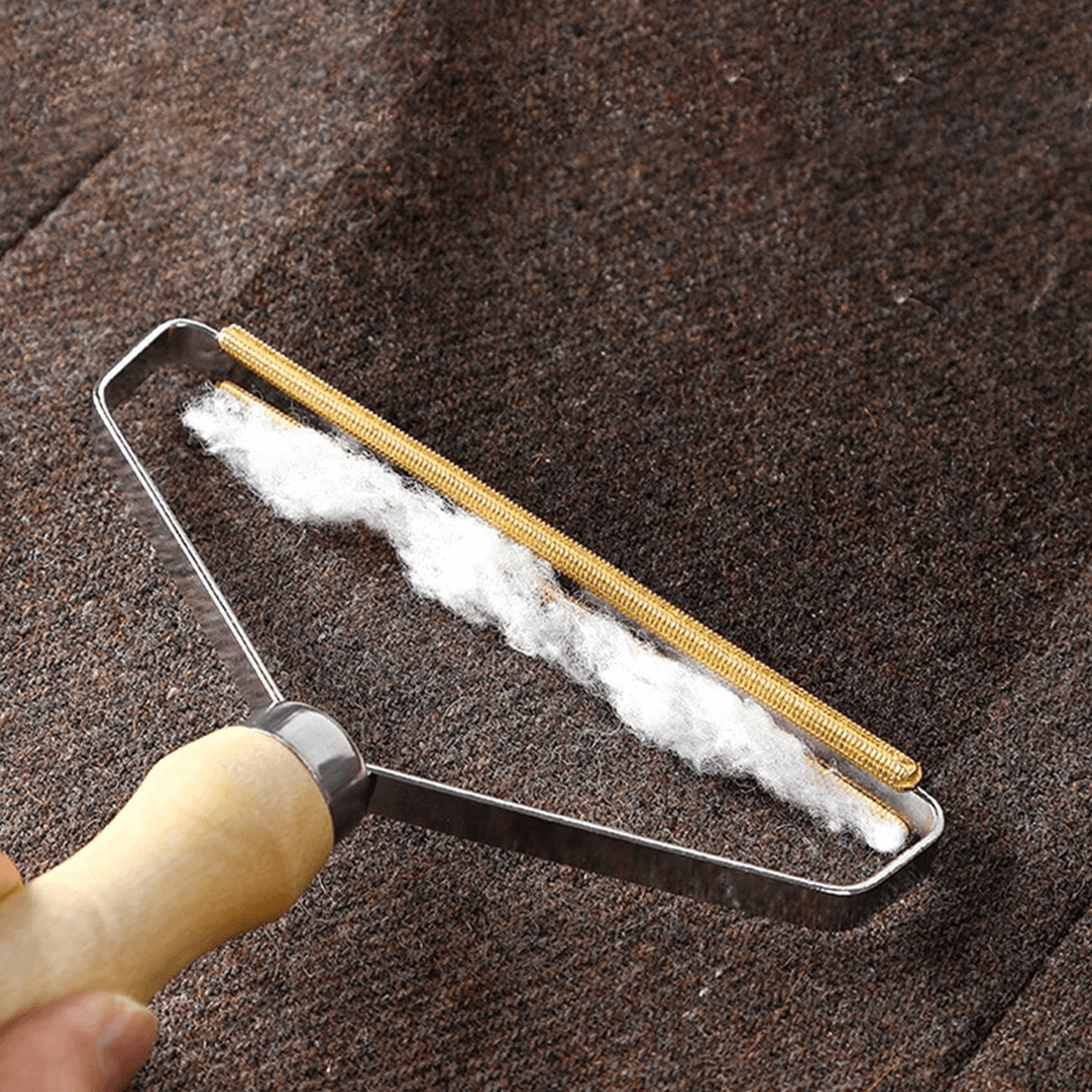 fuzzfabriclintremoverbrush1.png