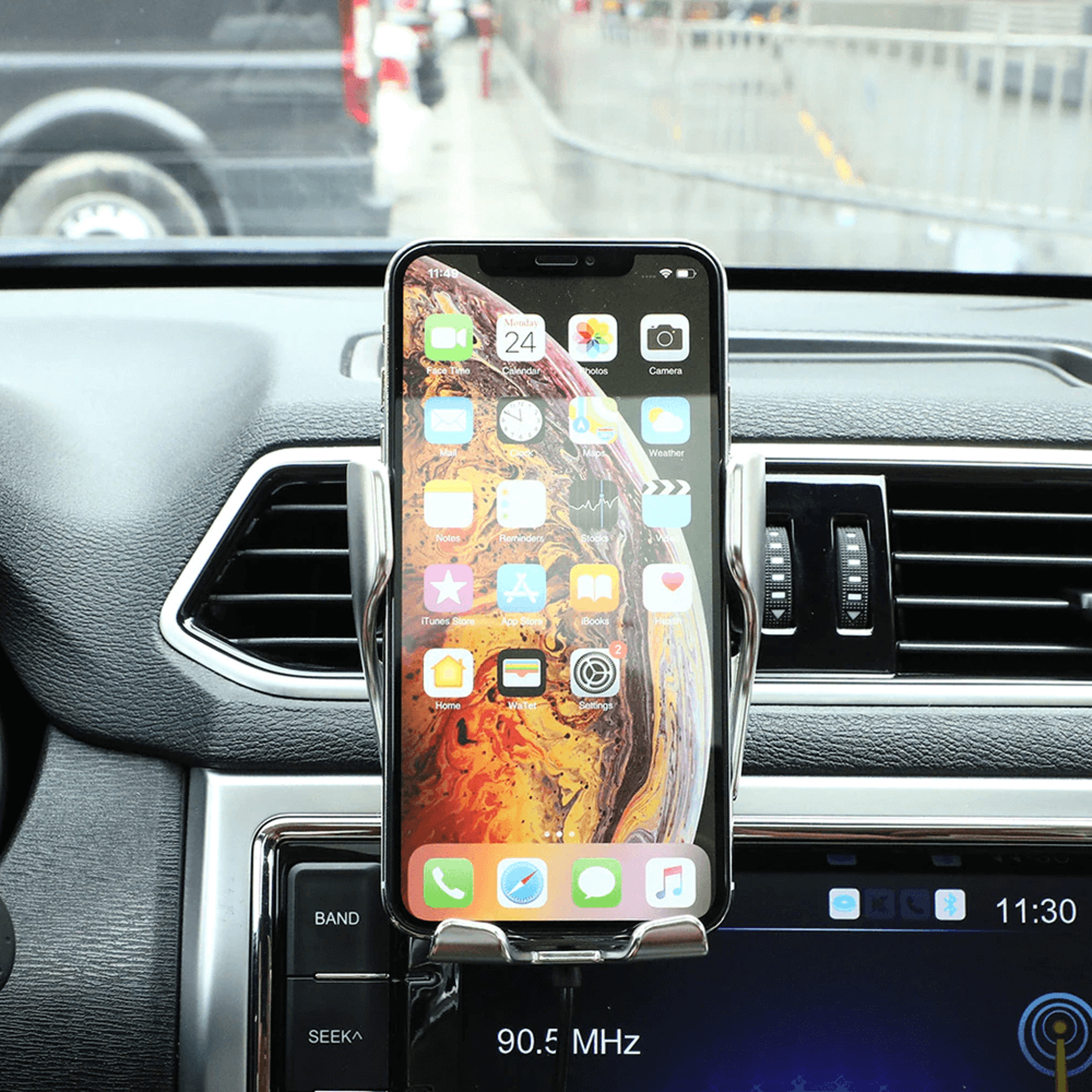 Automatic Clamping Wireless Car Charger Mount 1
