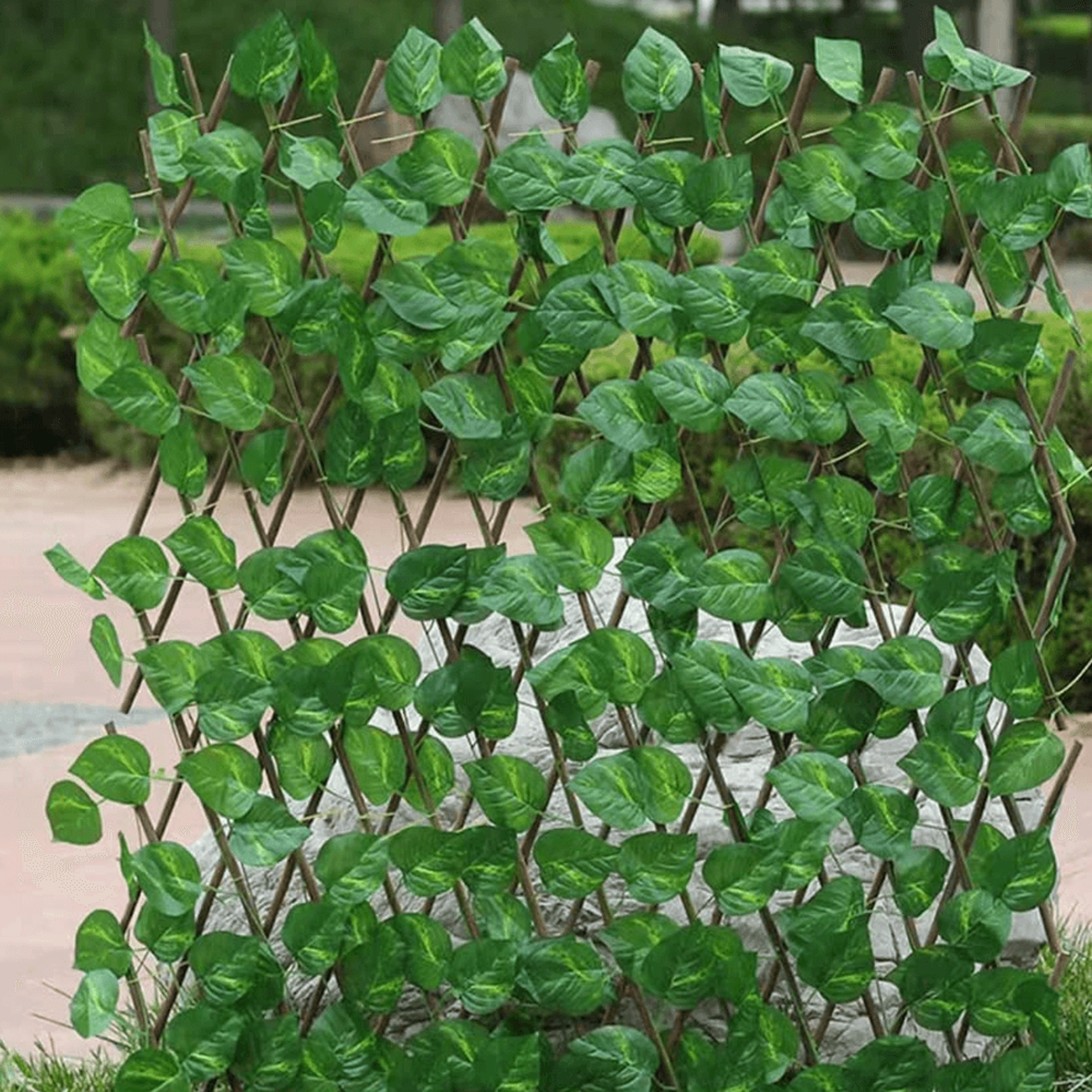 retractablefencewithleaves1.png