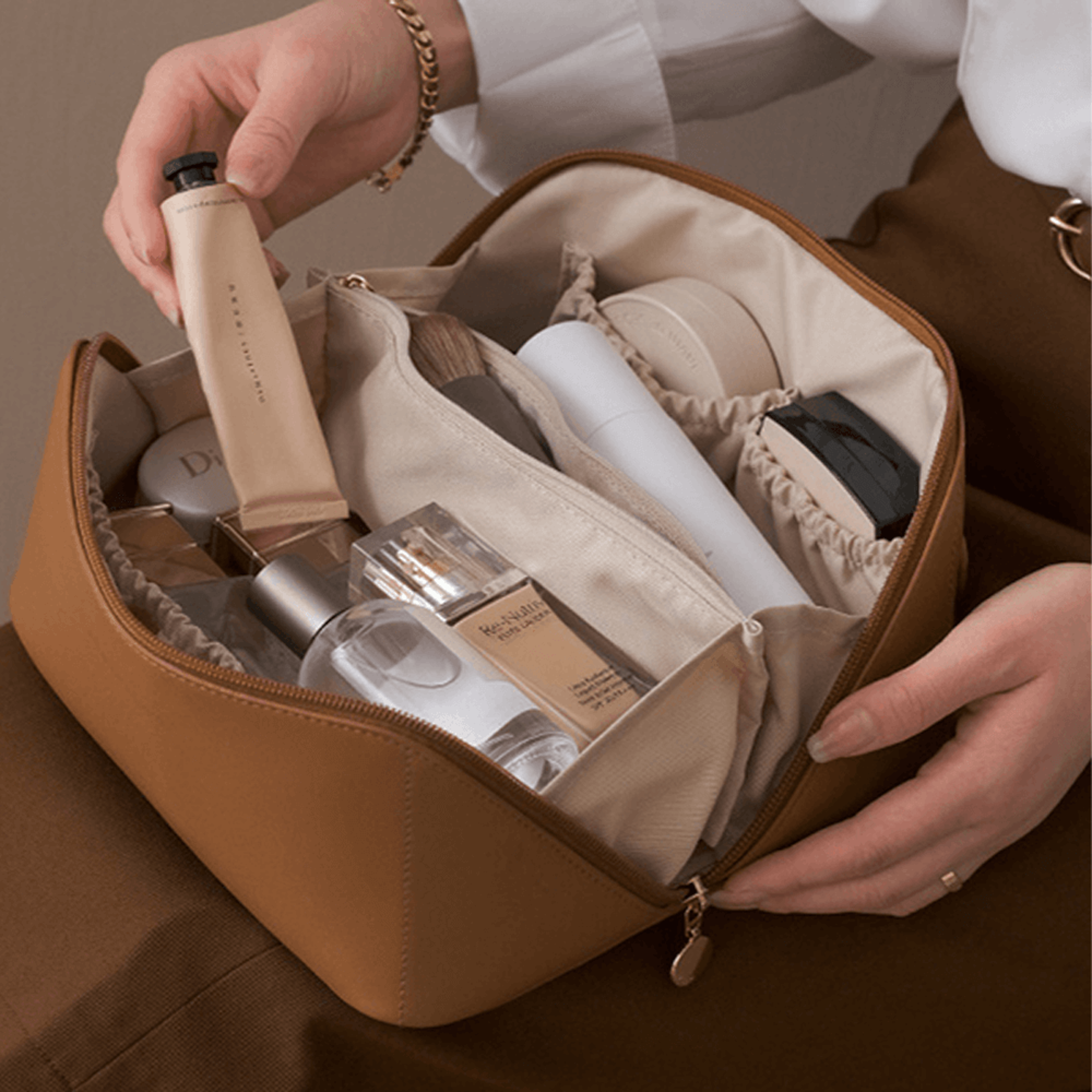largecapacitytravelcosmeticpouch3.png