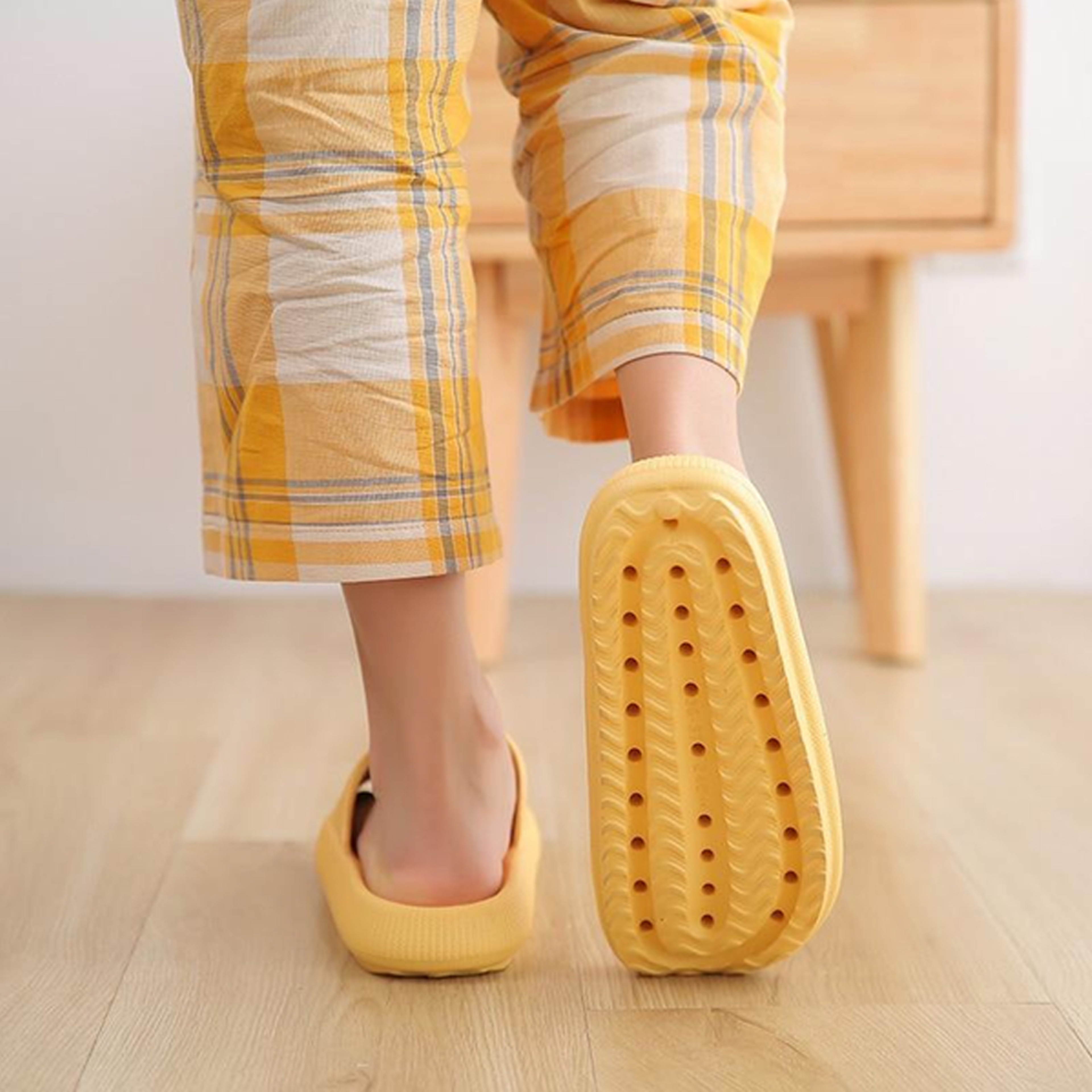 antislipultrasoftthicksoftcloudslippers3.png