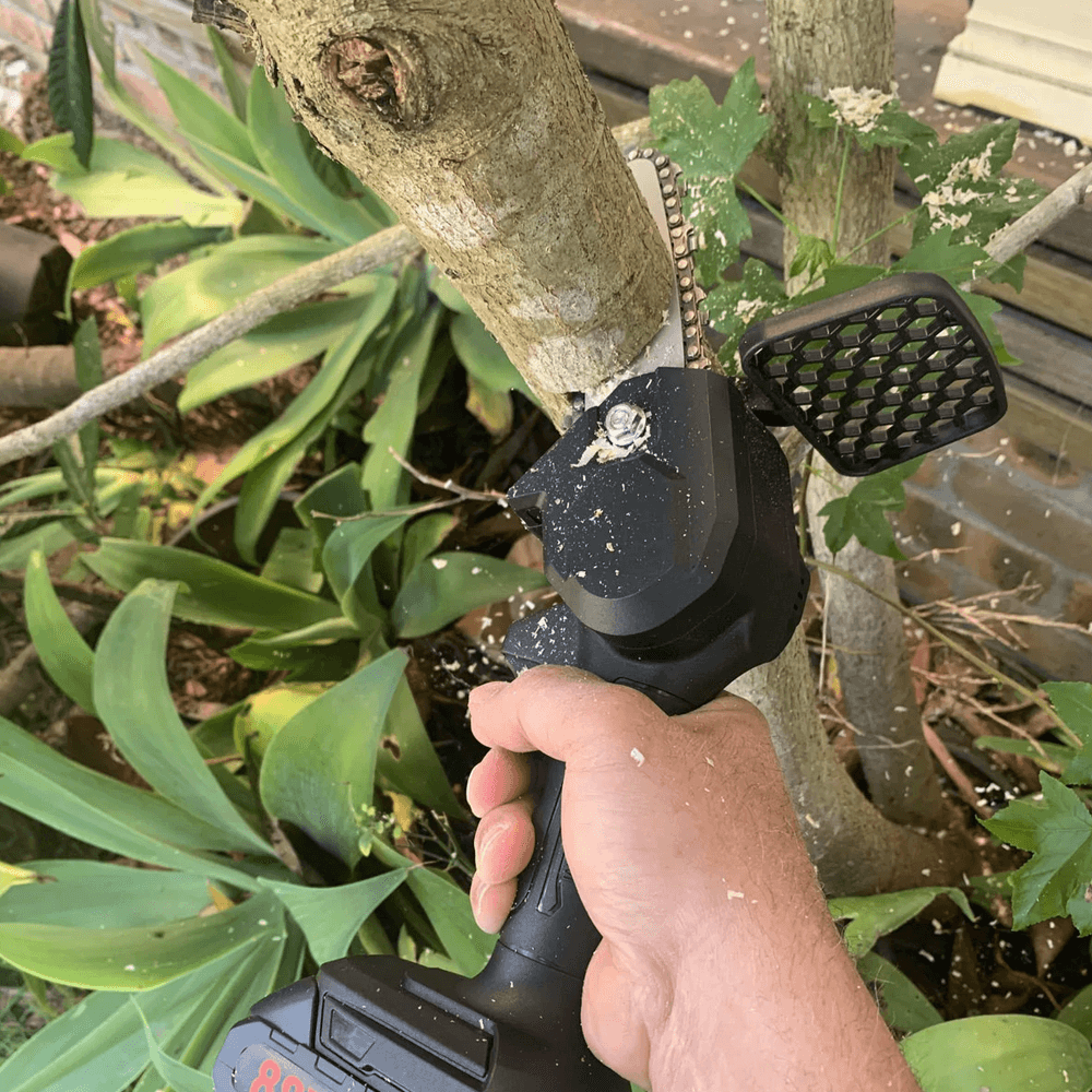 energyefficientantislipminibatterypoweredchainsaw2.png