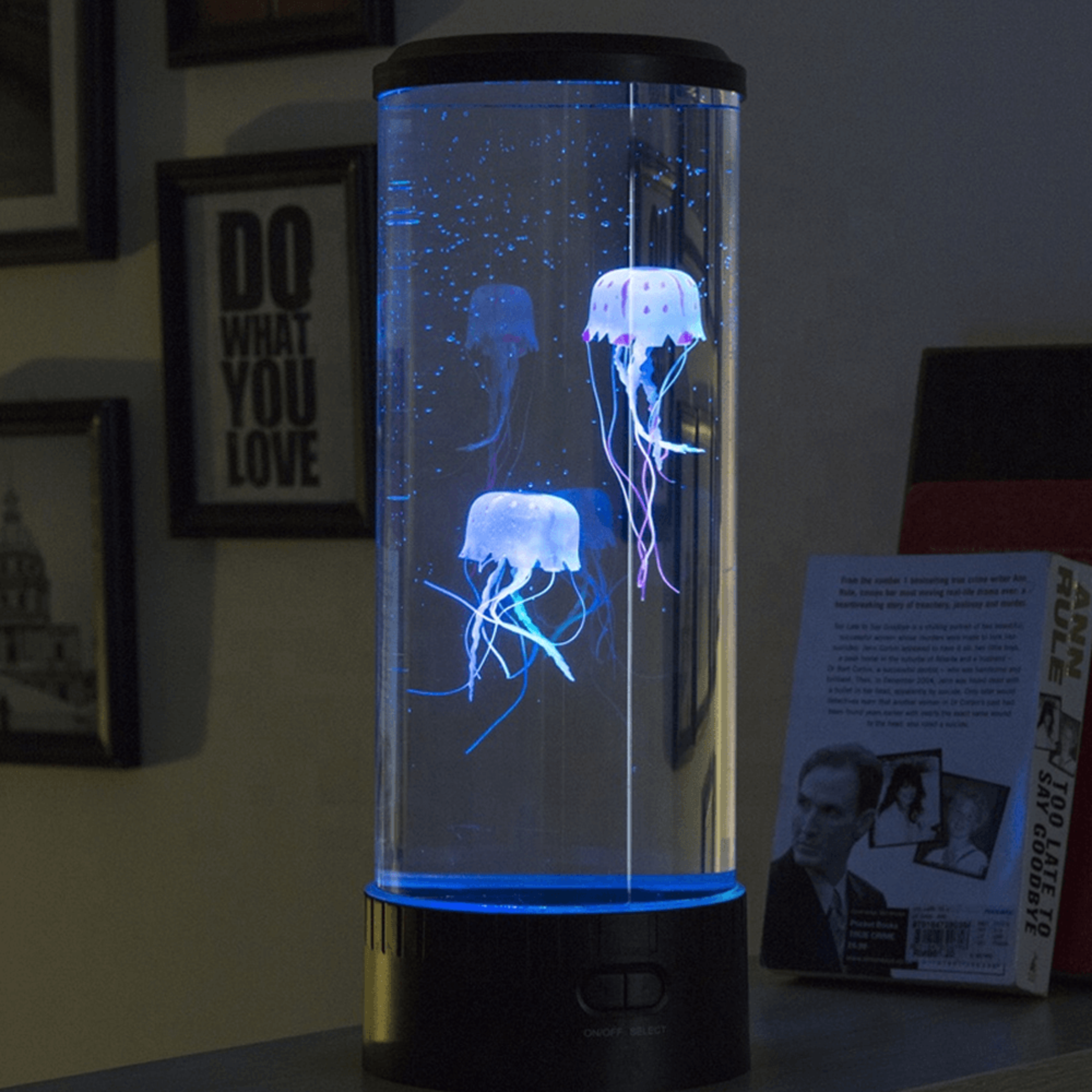 mesmerizingjellyfishlavalampauniqueandeyecatchingdecorativepiece1.png