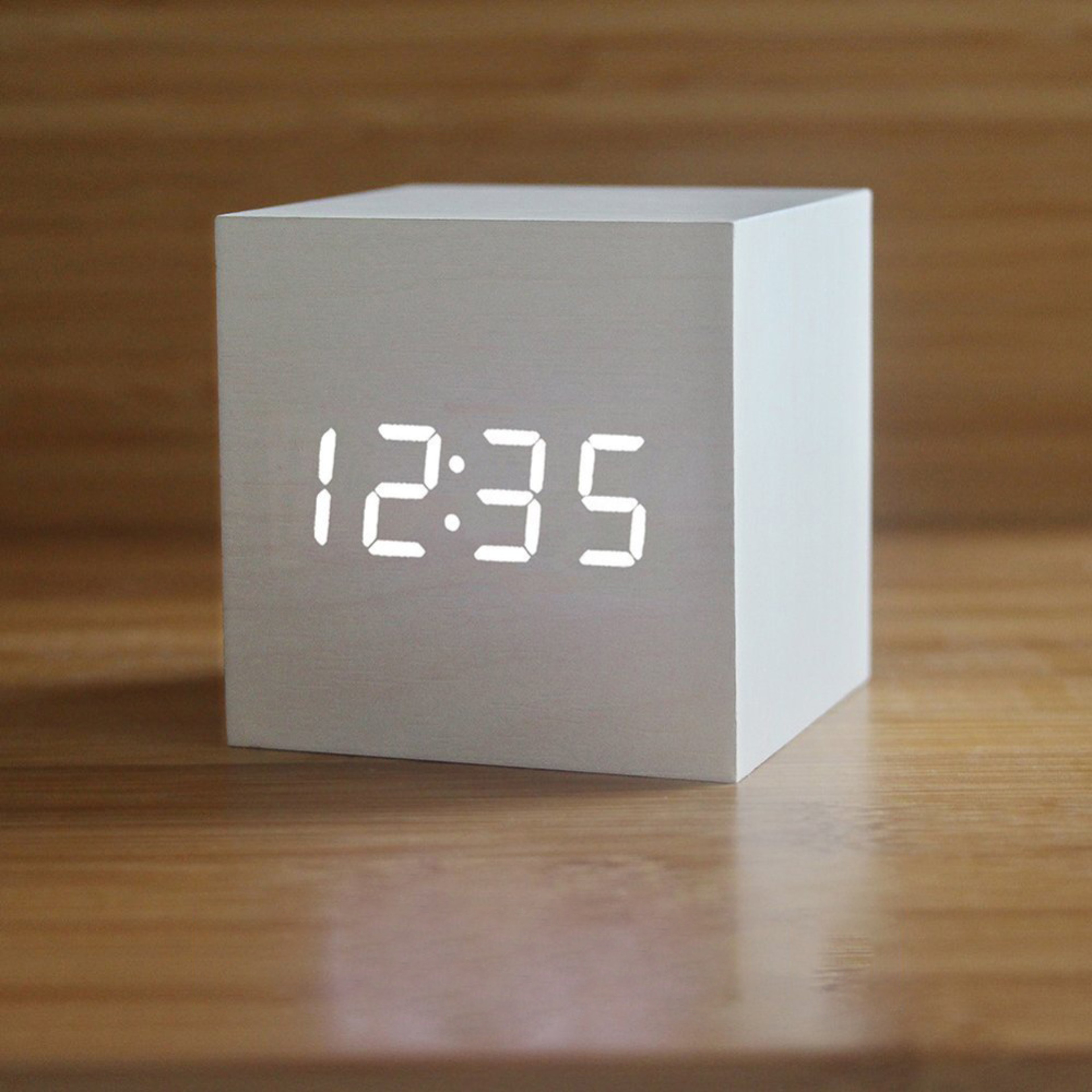 sleekstylishwoodencubeclockwhitewhitelight.png
