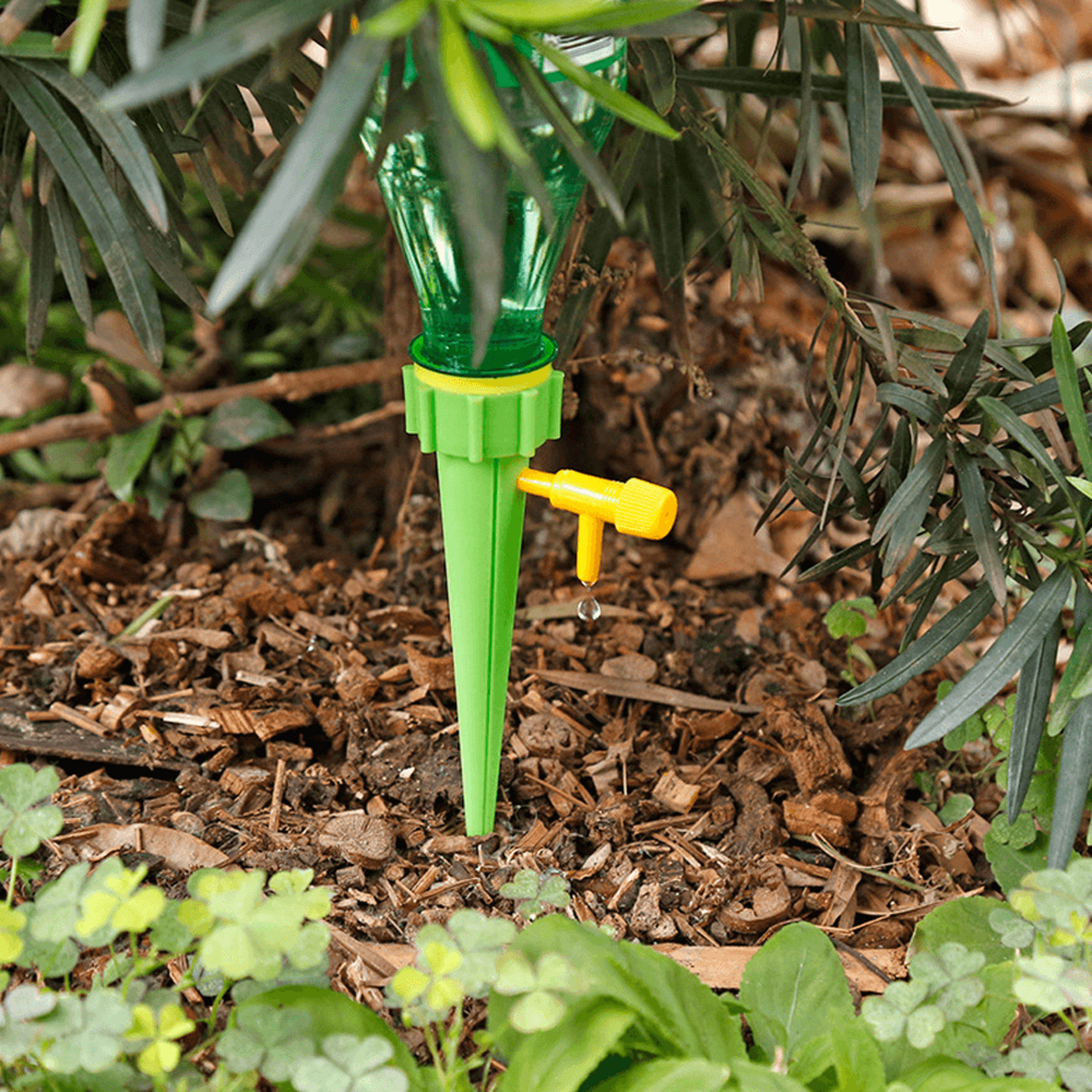 easytoinstallselfwateringspikes2.png