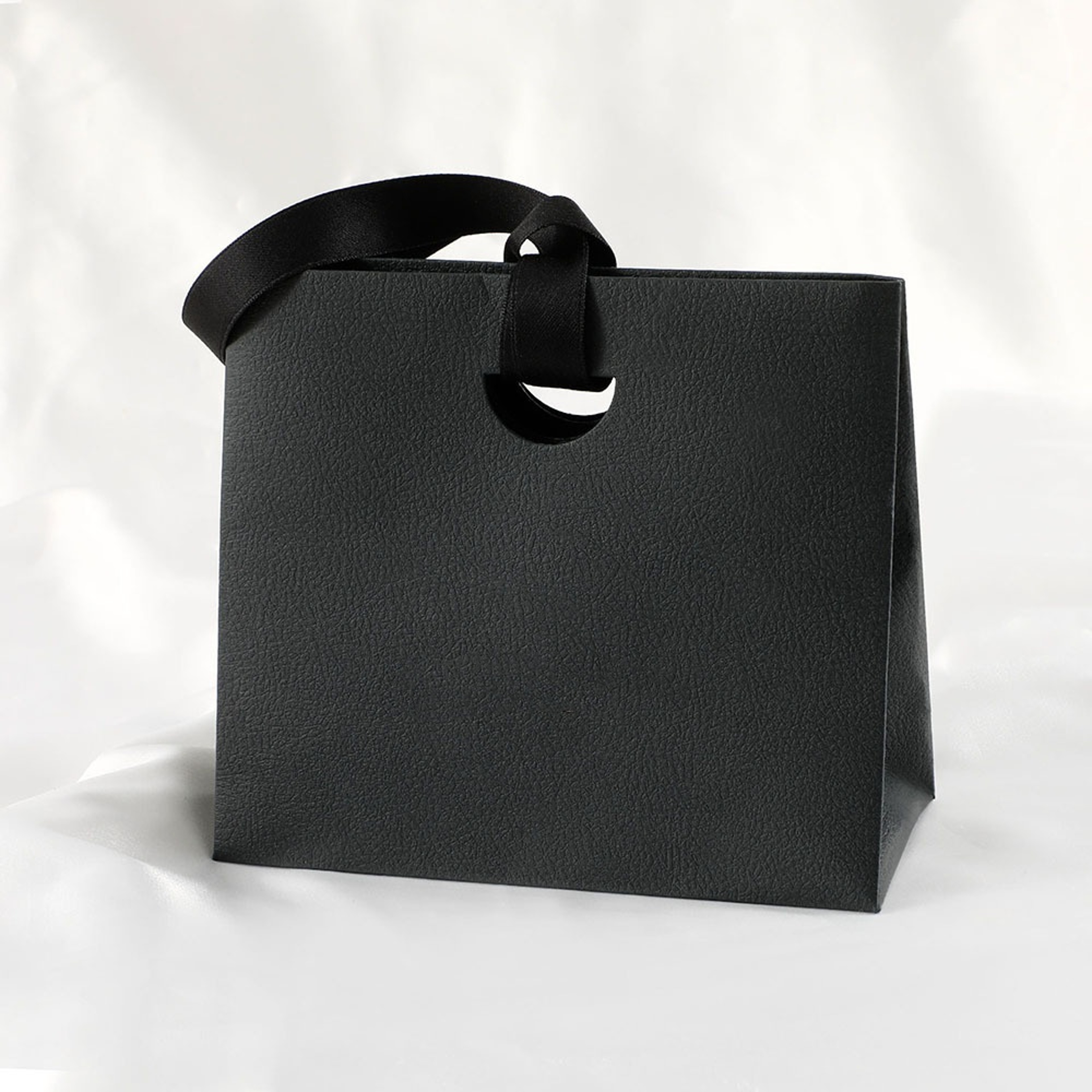 Elegant Paper Jewelry Packaging Tote Bags Stylish Lipstick Storage Handbag For Weddings Parties  Gi 8