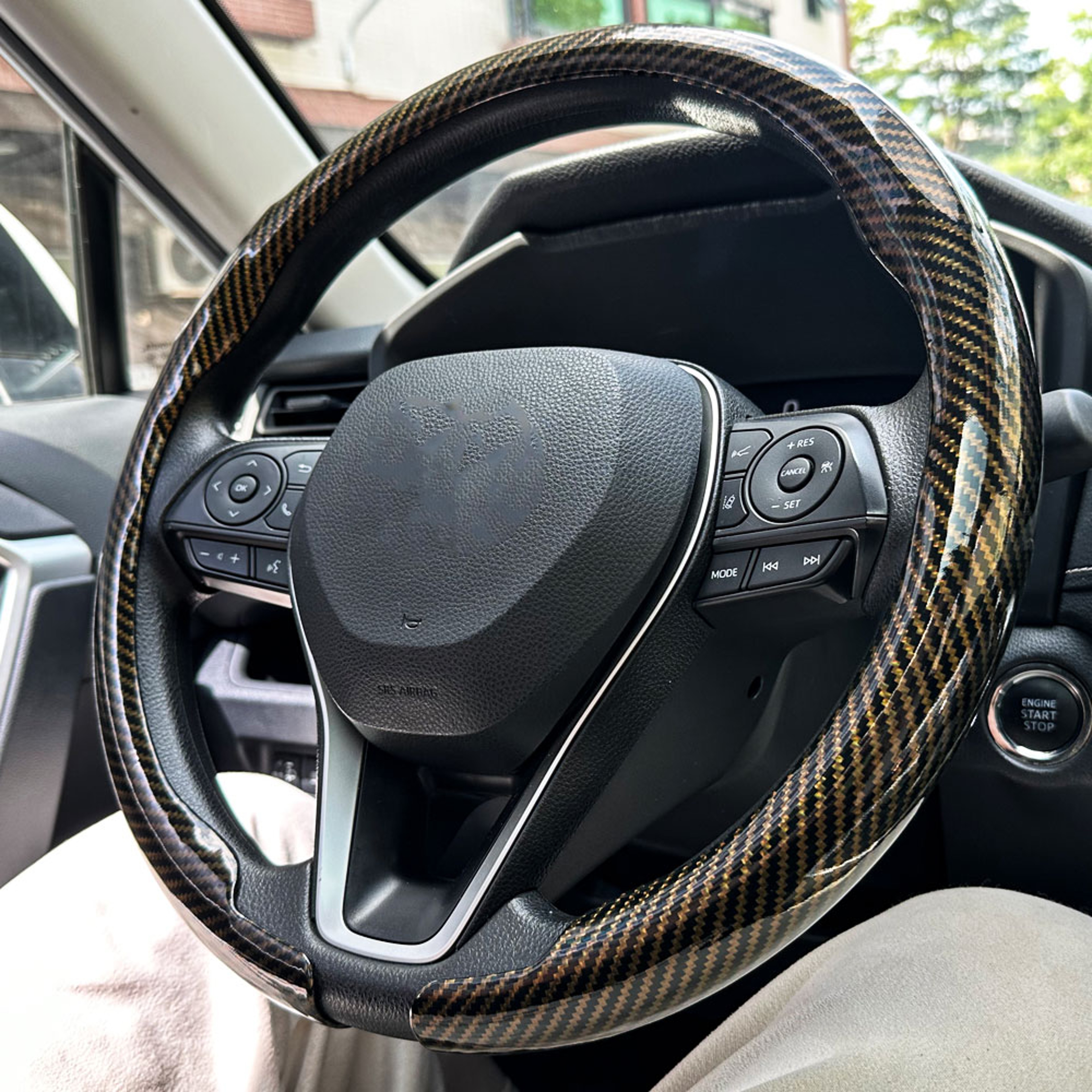 LuxeGrip Carbon Fiber Steering Wheel Cover Non Slip Breathable Luxury Auto Accessory 4