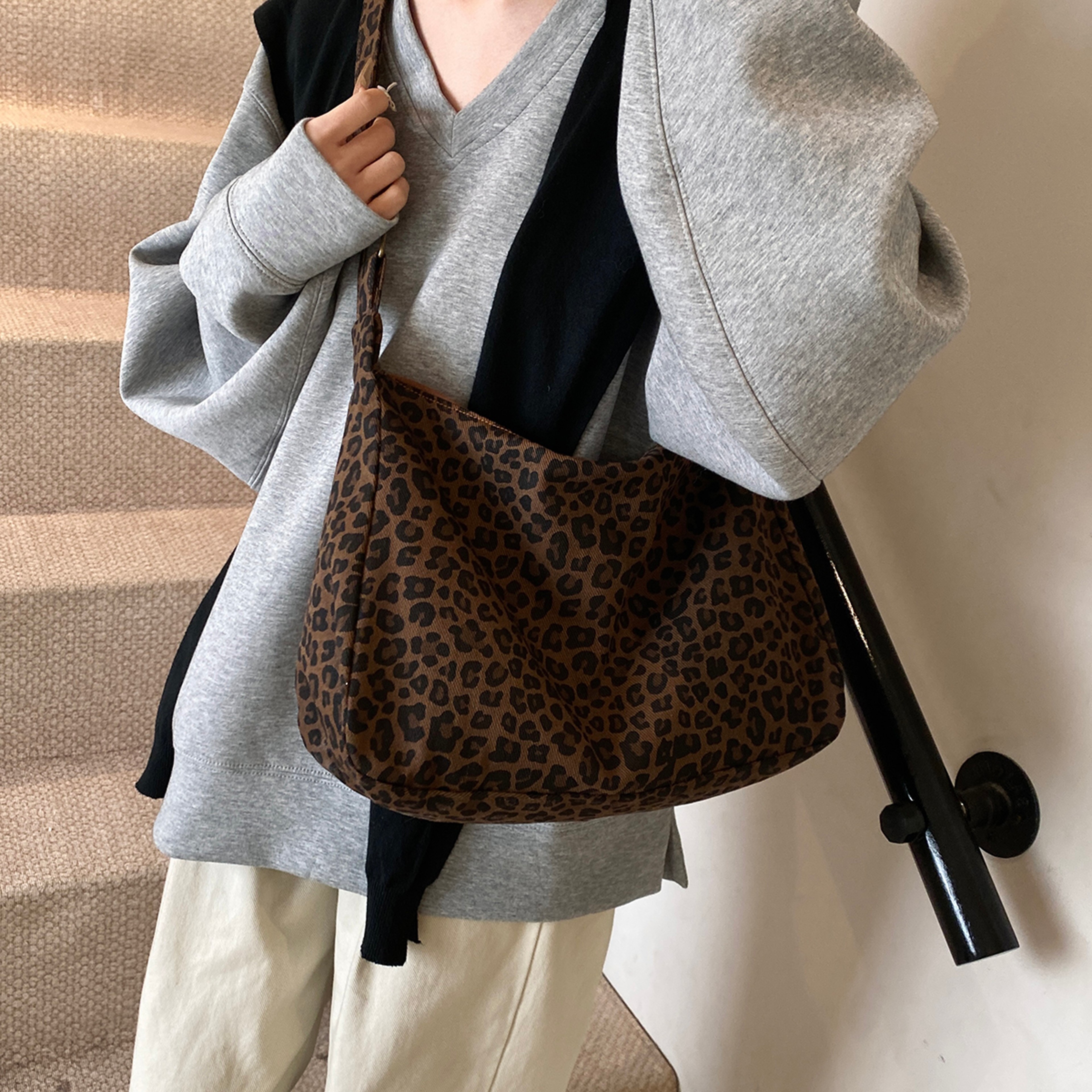 Trendy Casual Leopard Print Crossbody Bag For Women Large Capacity Shoulder Bag For Outings  Commut 4