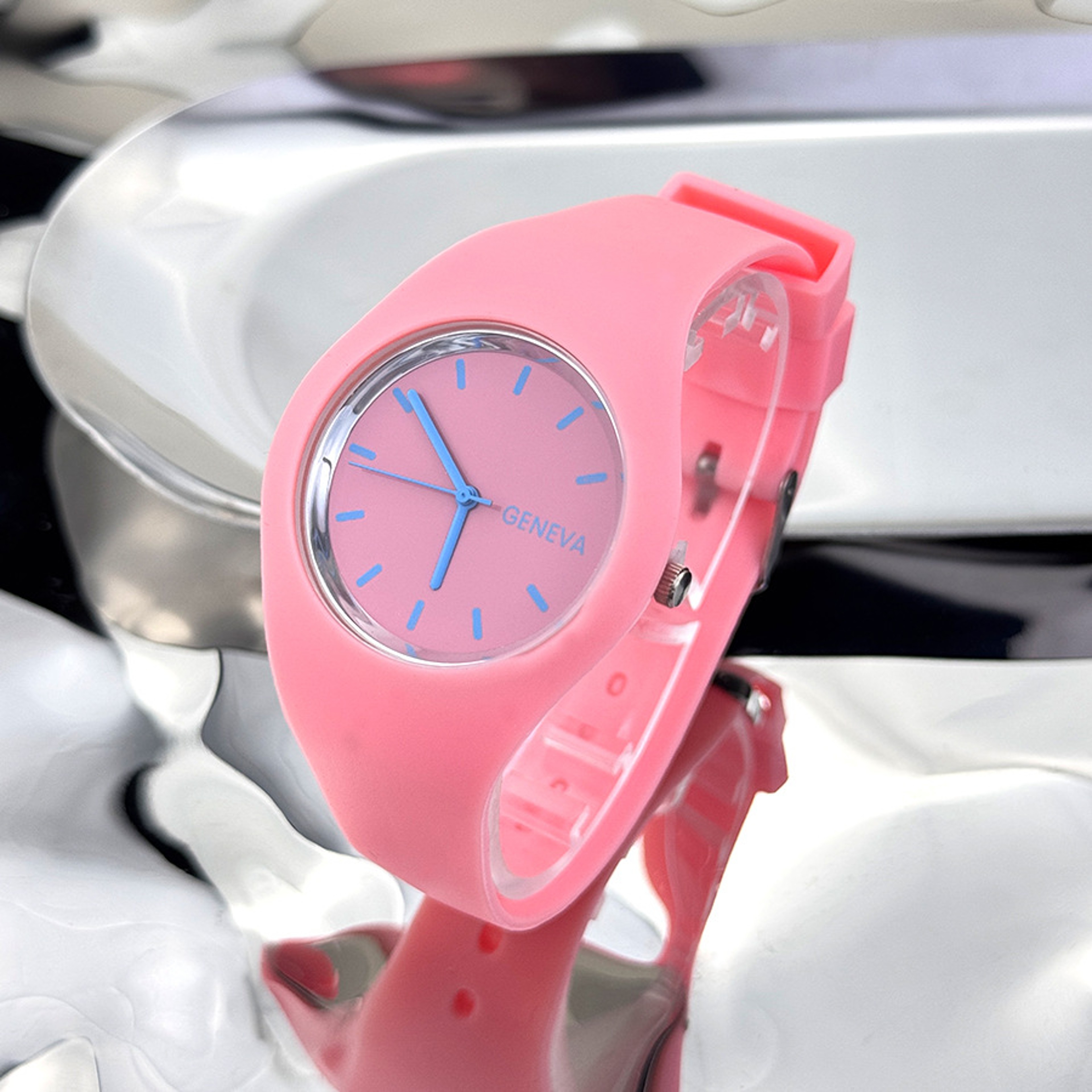 Luxury Waterproof Ultra Thin Women's Quartz Watch Elegant Design for Fashion Forward Ladies – view 2