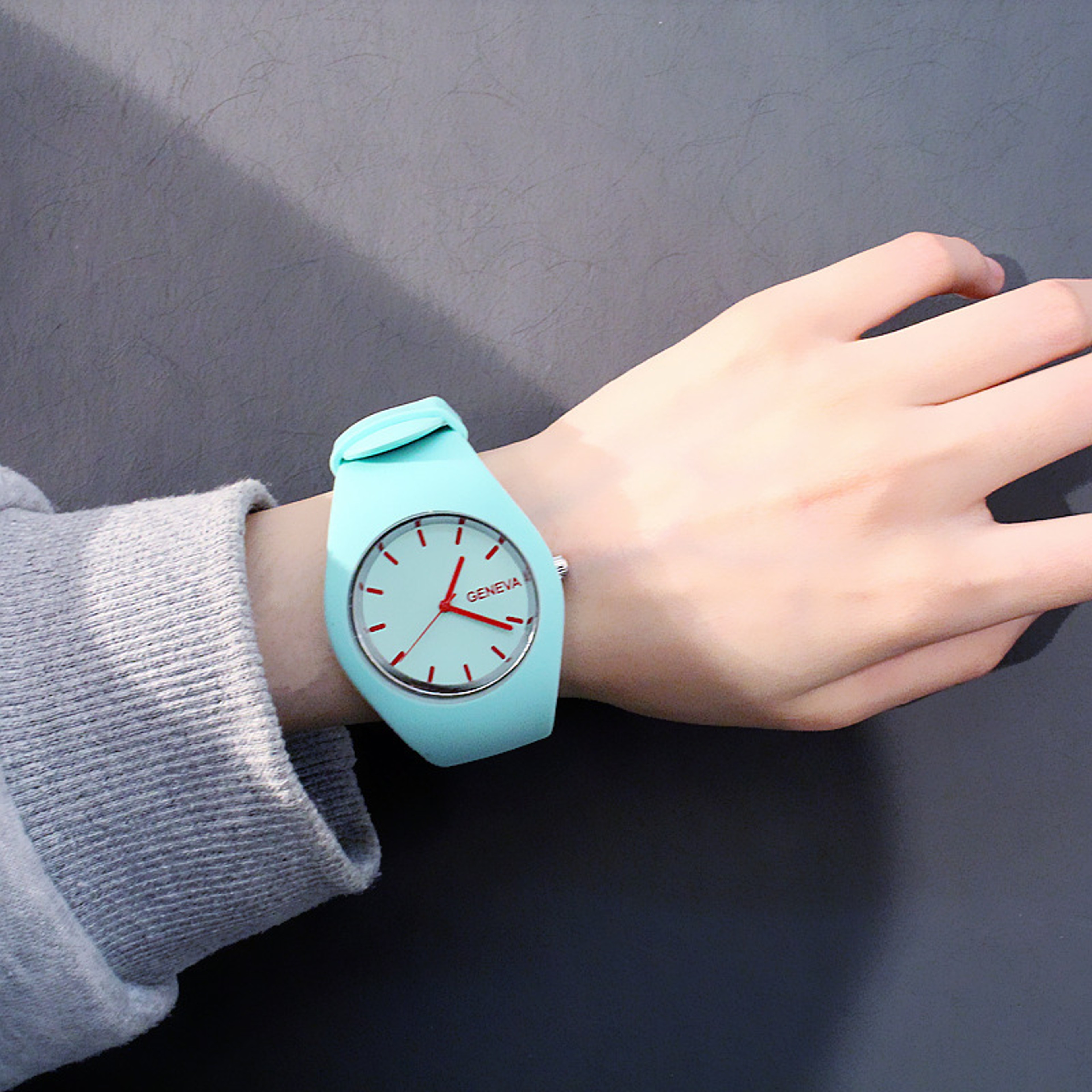 Luxury Waterproof Ultra Thin Women's Quartz Watch Elegant Design for Fashion Forward Ladies – view 6