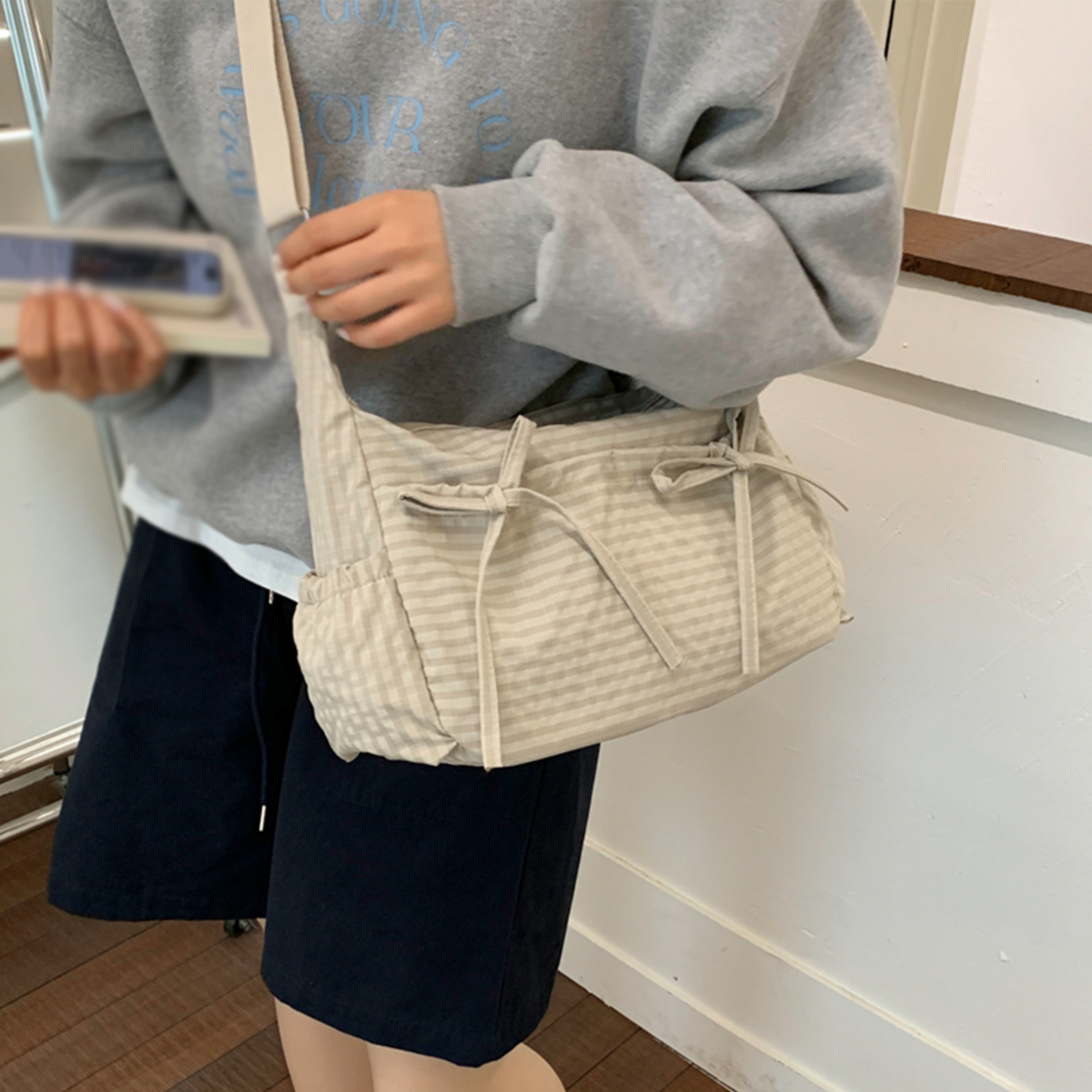 Retro Grid Single Shoulder Bag Large Capacity Stylish  Versatile For School Work And Commuting Unis 0