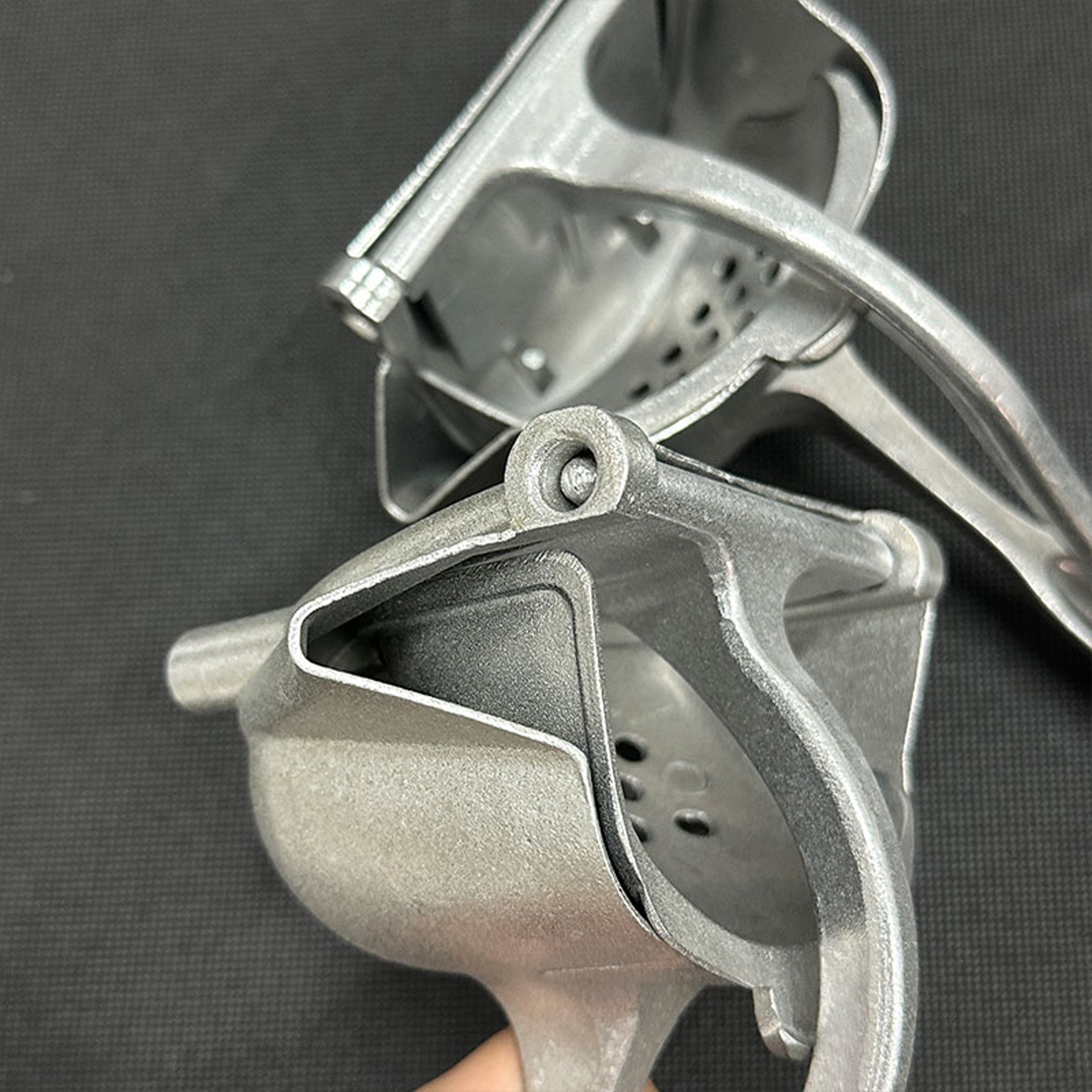 Aluminum Alloy Citrus Juicer Manual Hand Press For Lemon Lime Orange Pomegranate And More 4