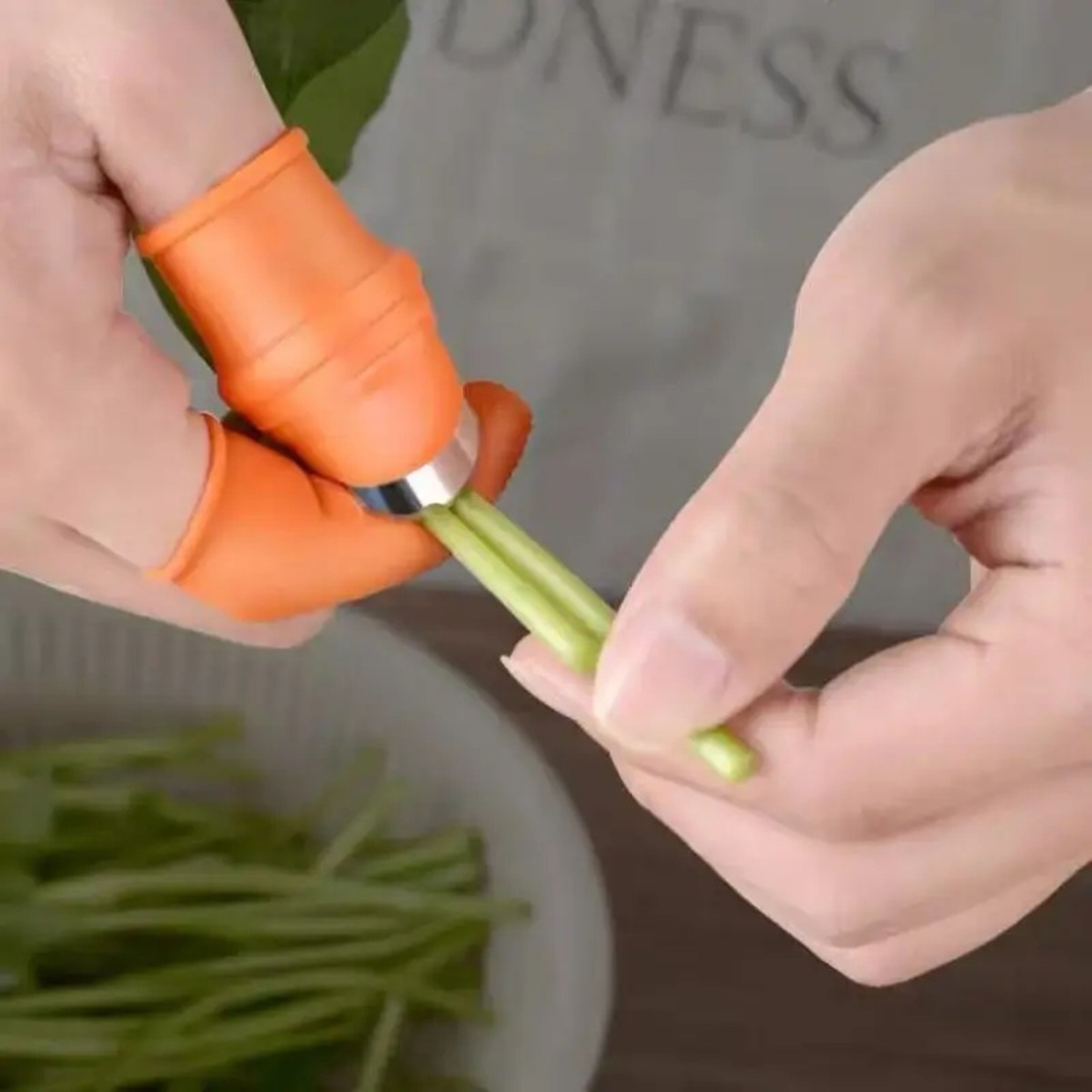 Multi Use Thumb Knife & Finger Knife Set for Garlic Peeling and Vegetable Prep – view 5