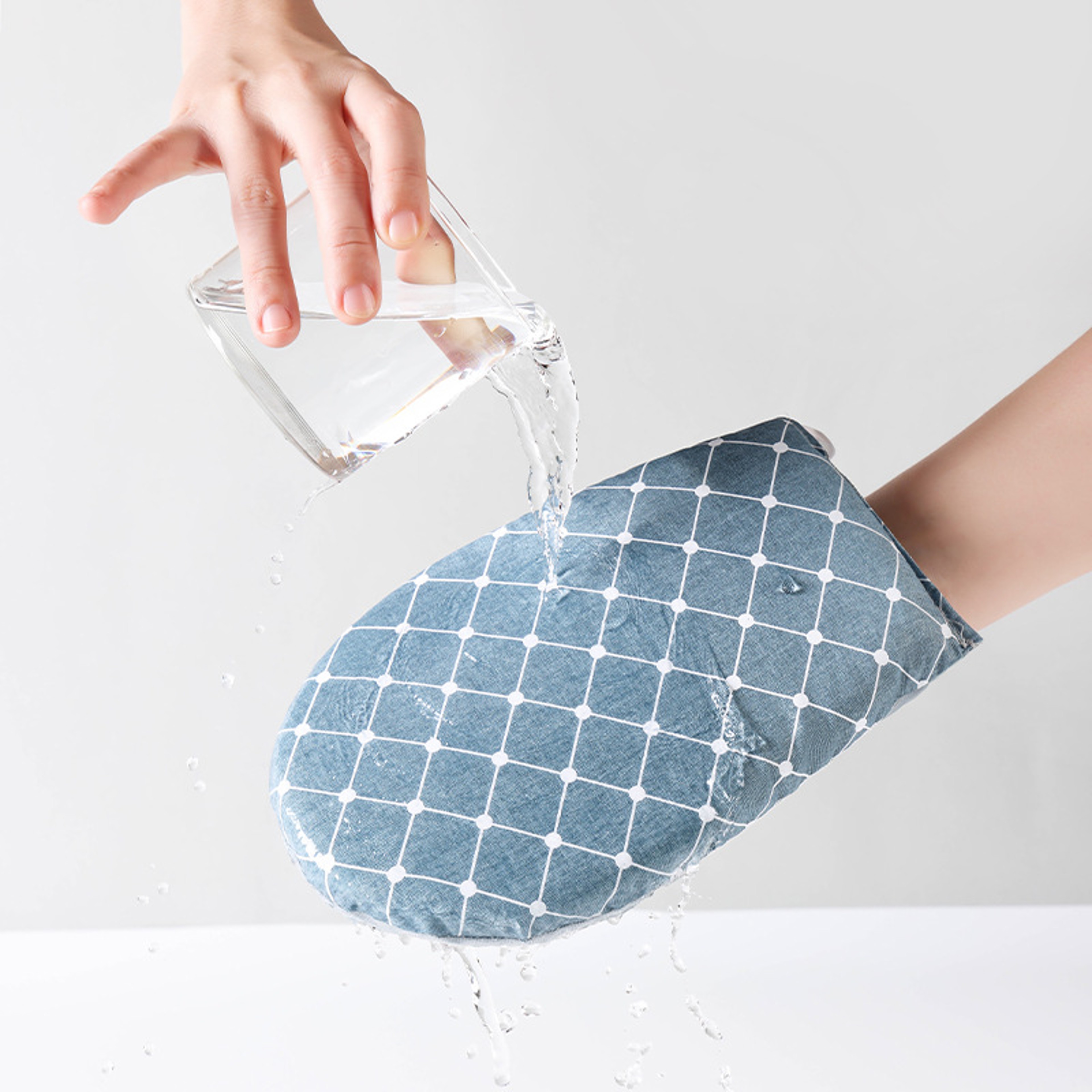 Mini Handheld Ironing Board Portable  Insulated Ironing Mat For Quick Steam Ironing 3