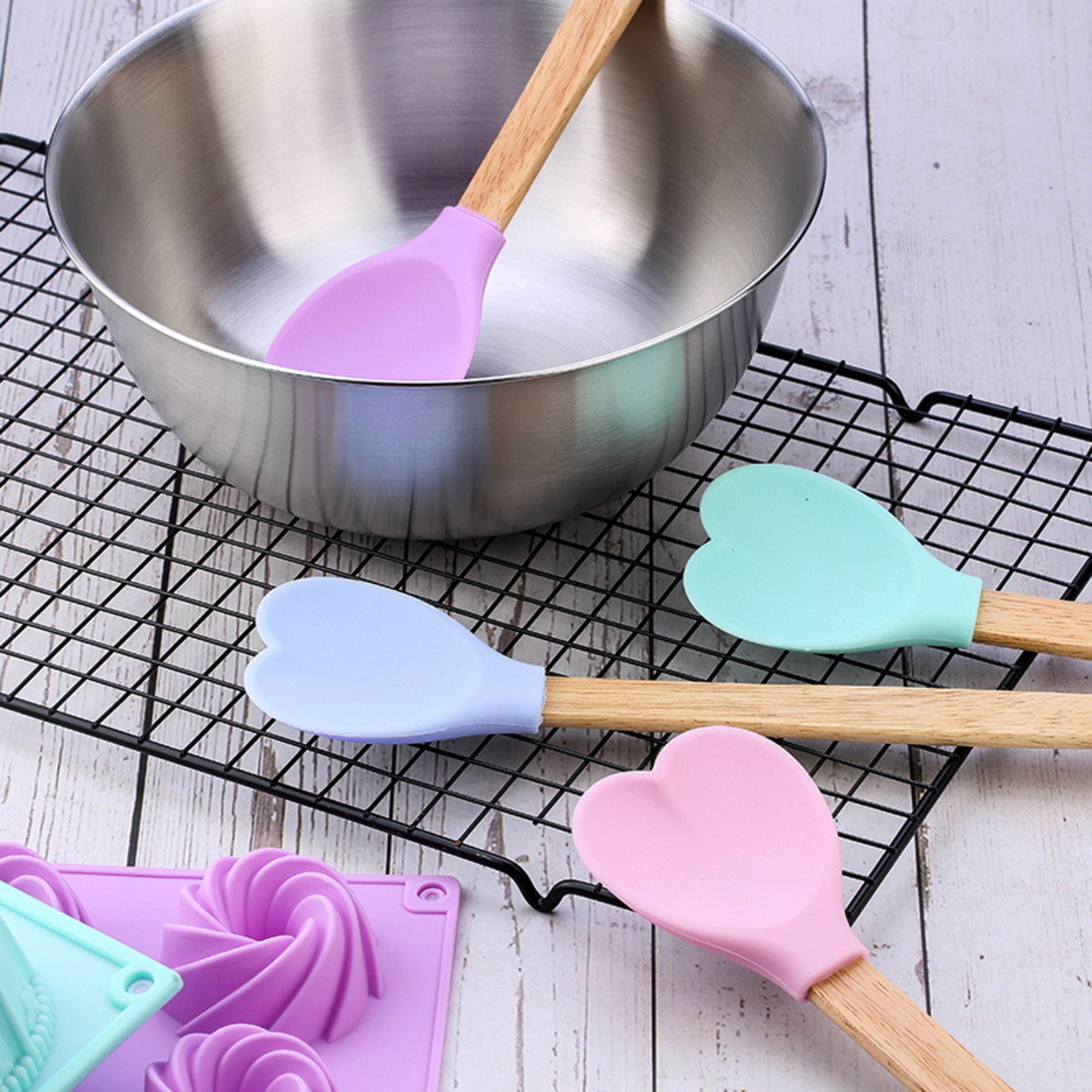 Heart Shaped Silicone Stirring Spoon with Wooden Handle Nonstick Ice Cream Scoop for Baking & Cooking – view 3