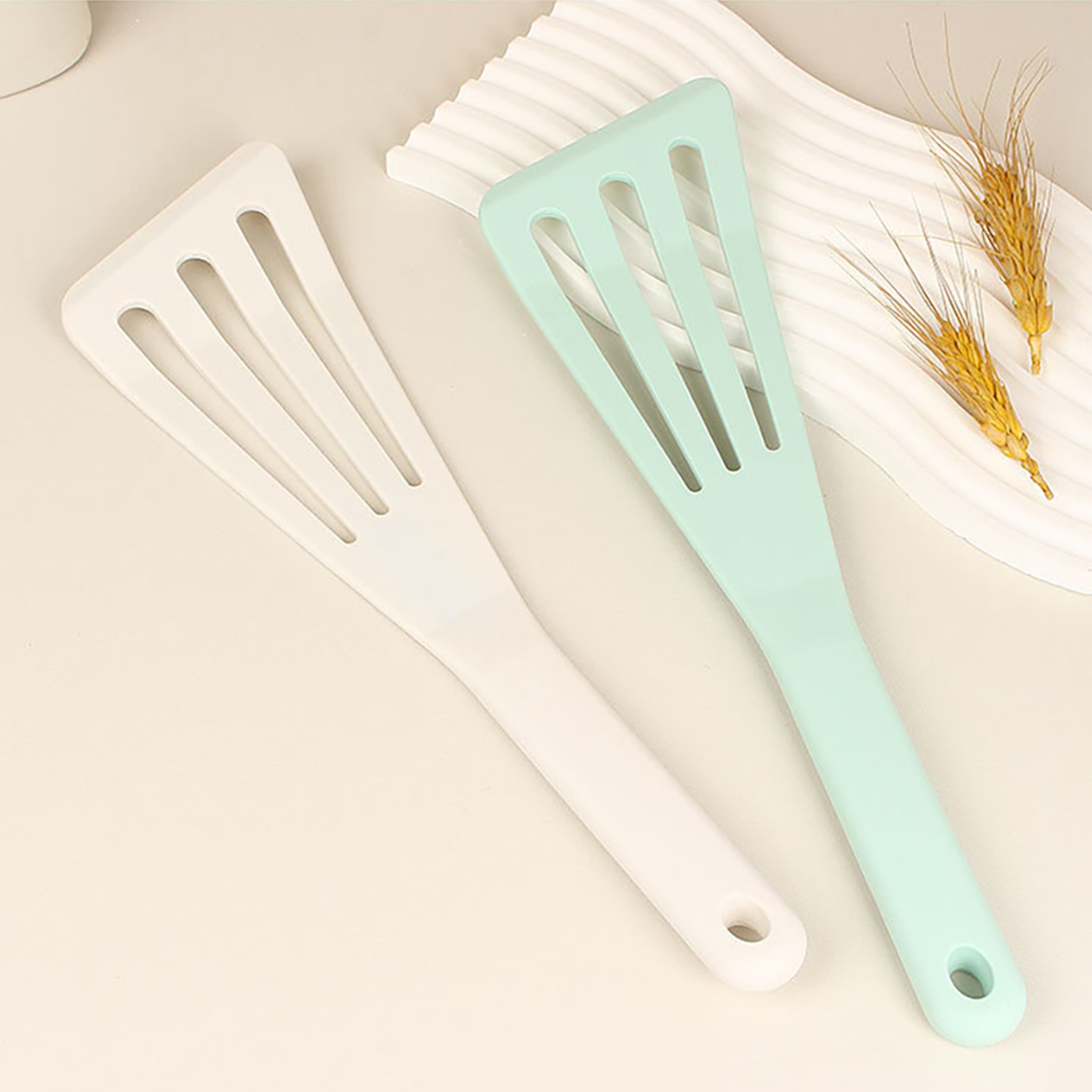 Silicone Fish Spatula With Drain Slots For Nonstick Cookware 2