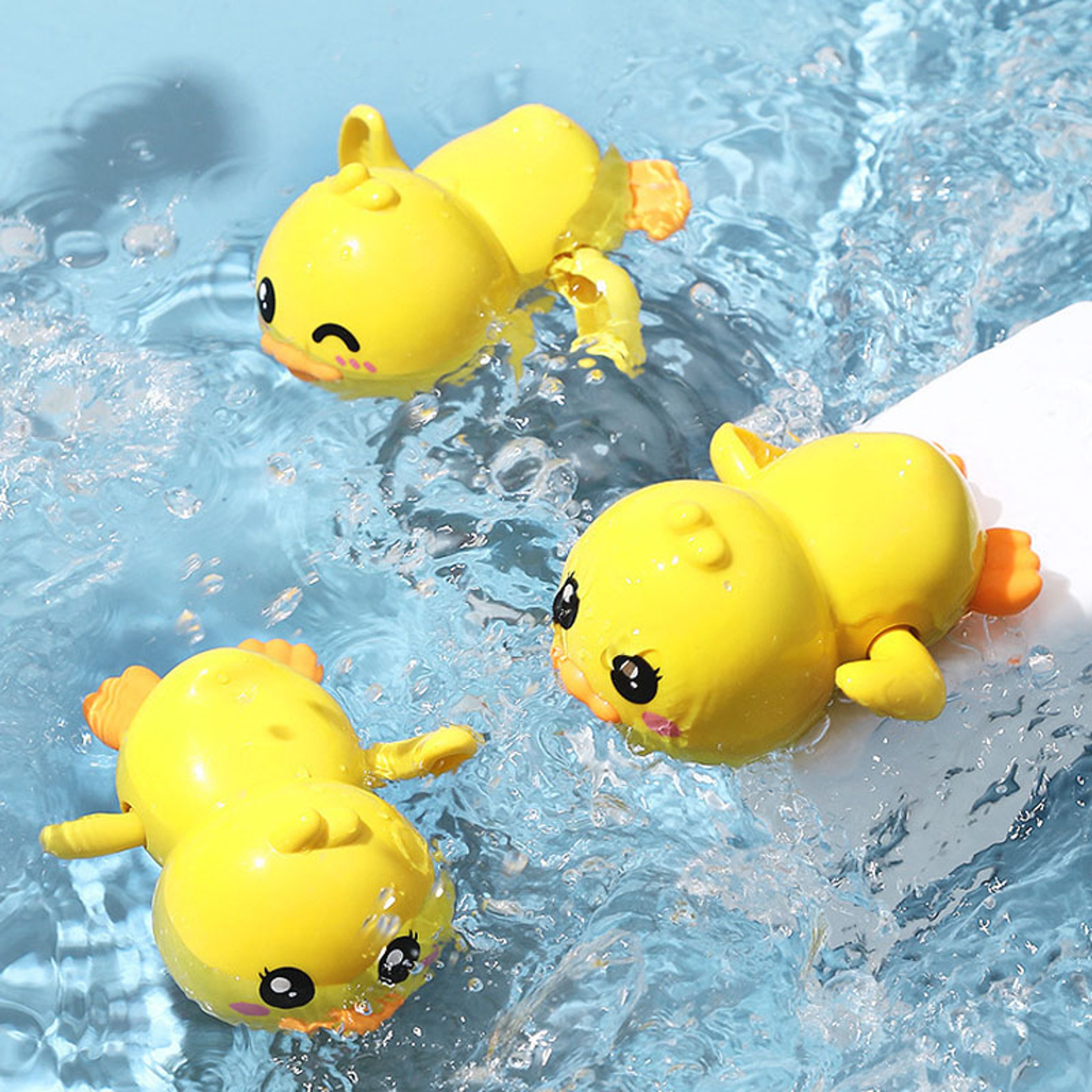Cute Floating Duck Bath Toy For Toddlers Wind Up Swimming Bath Toy For Newborns Boys  Girls 0