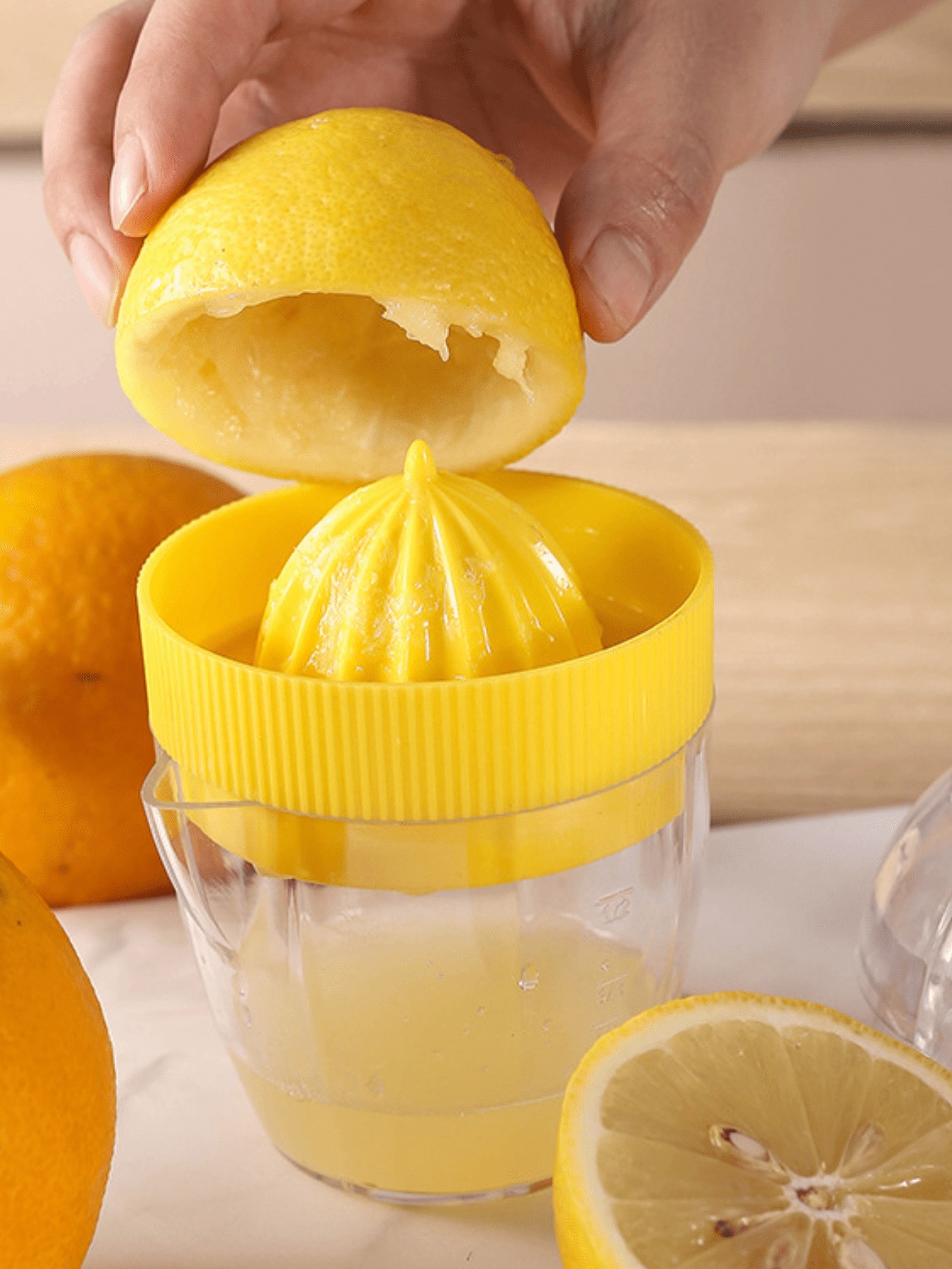 Manual Lemon Juicer Plastic Orange And Grapefruit Squeezer For Effortless Juice Extraction 0