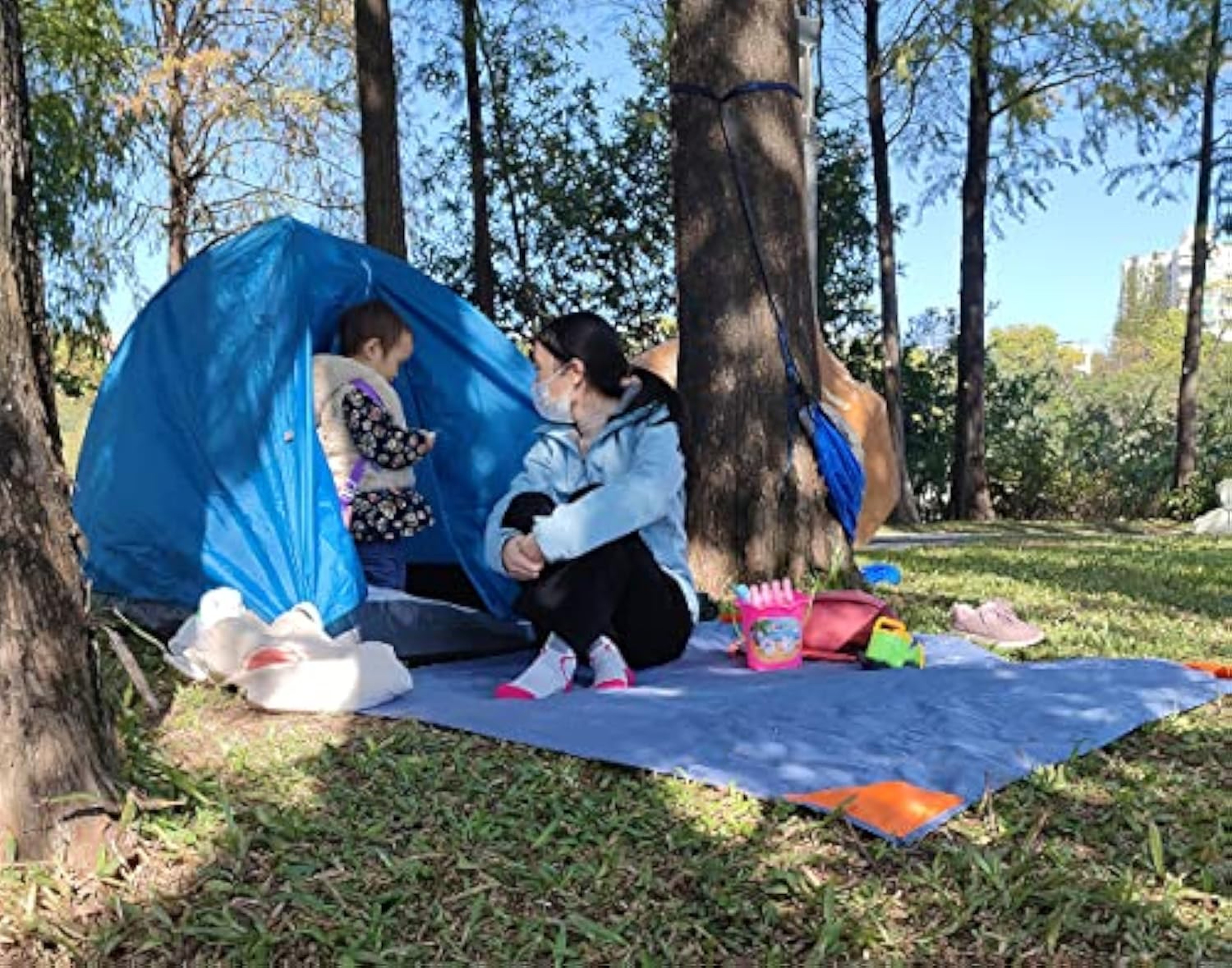 Waterproof Portable Beach Mat  Folding Picnic Blanket 1