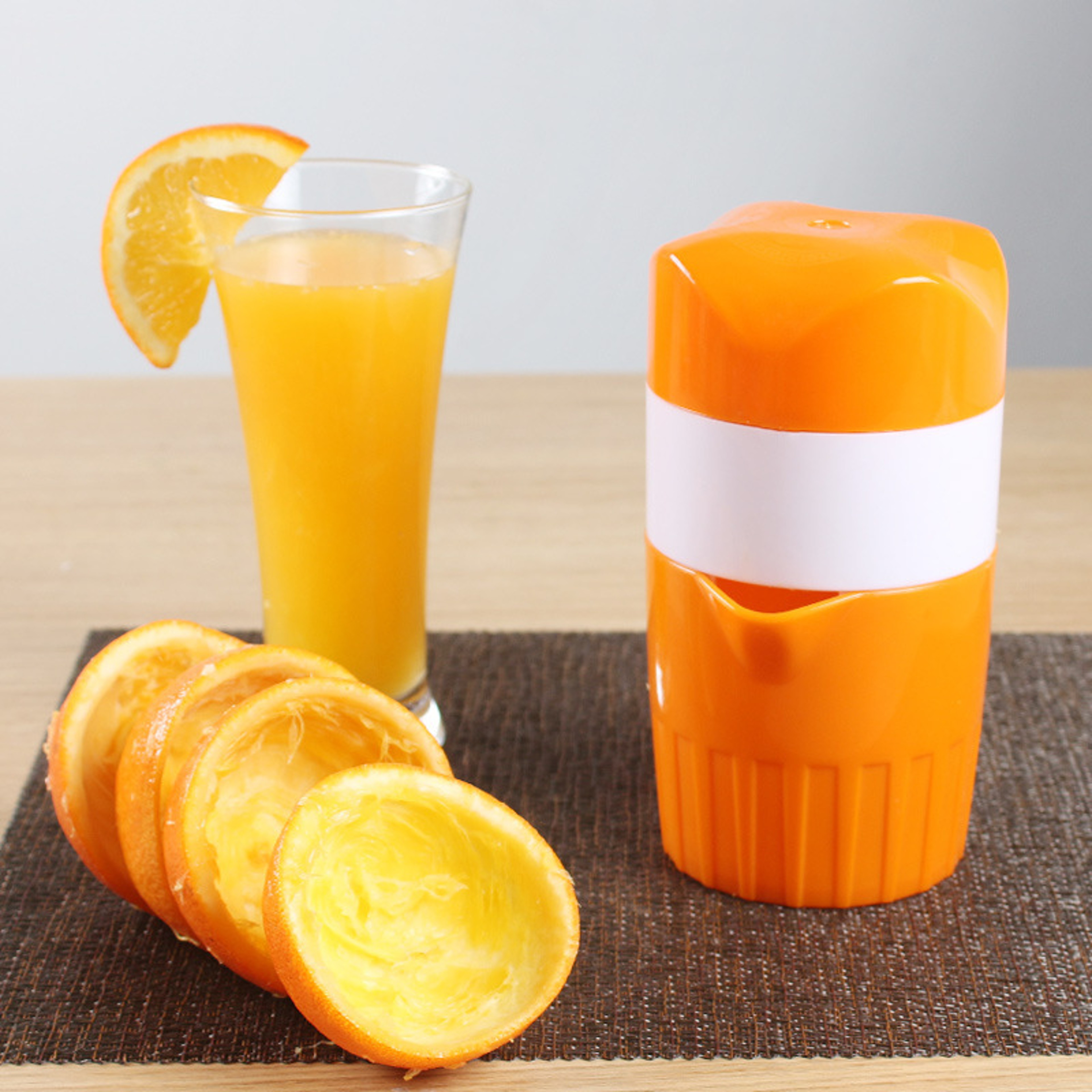Large Caliber Manual Citrus Juicer & Portable Fruit Squeezer Cup – view 1
