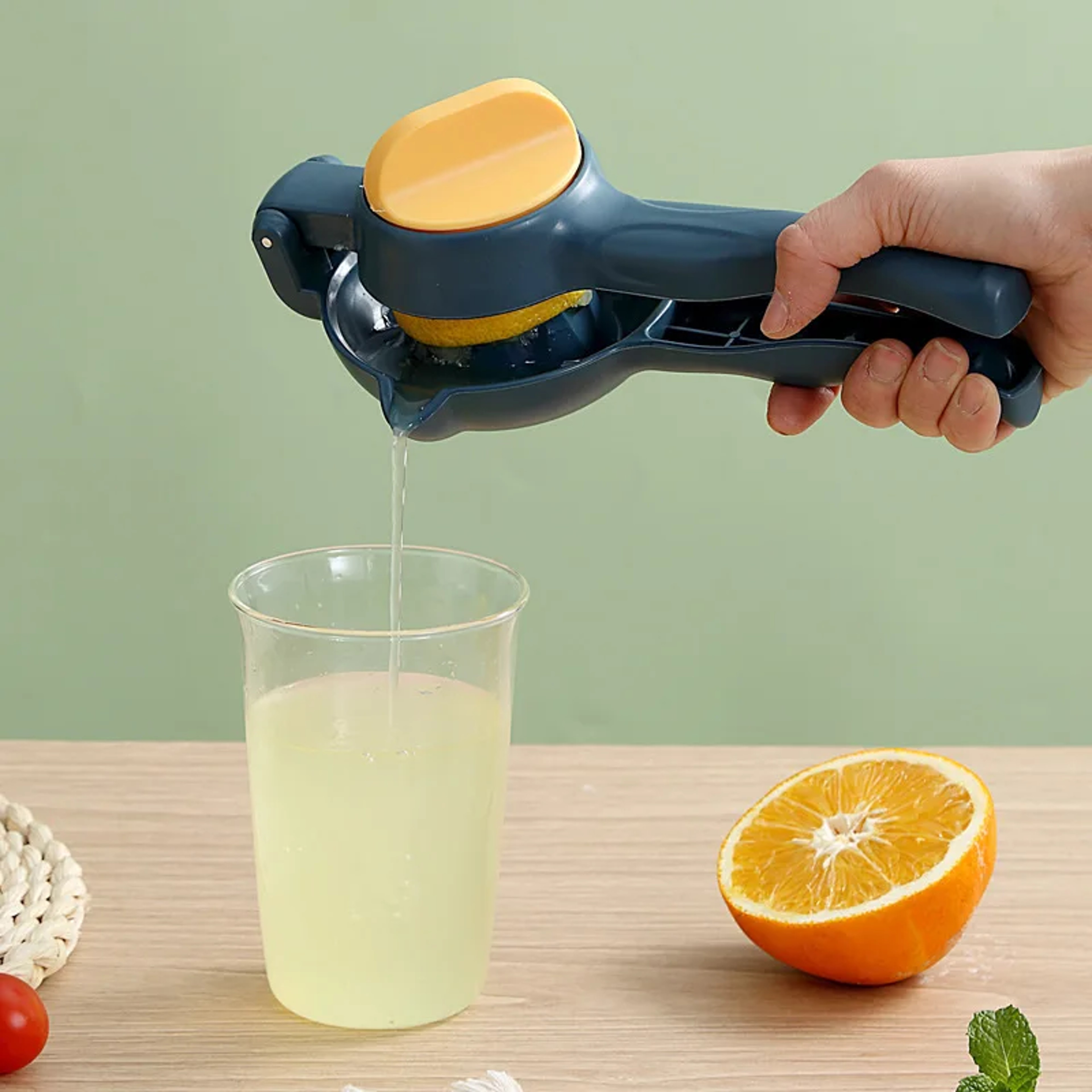 Compact Manual Juice Squeezer Lemon Squeezer and Orange Juicer for Fresh Citrus – view 2