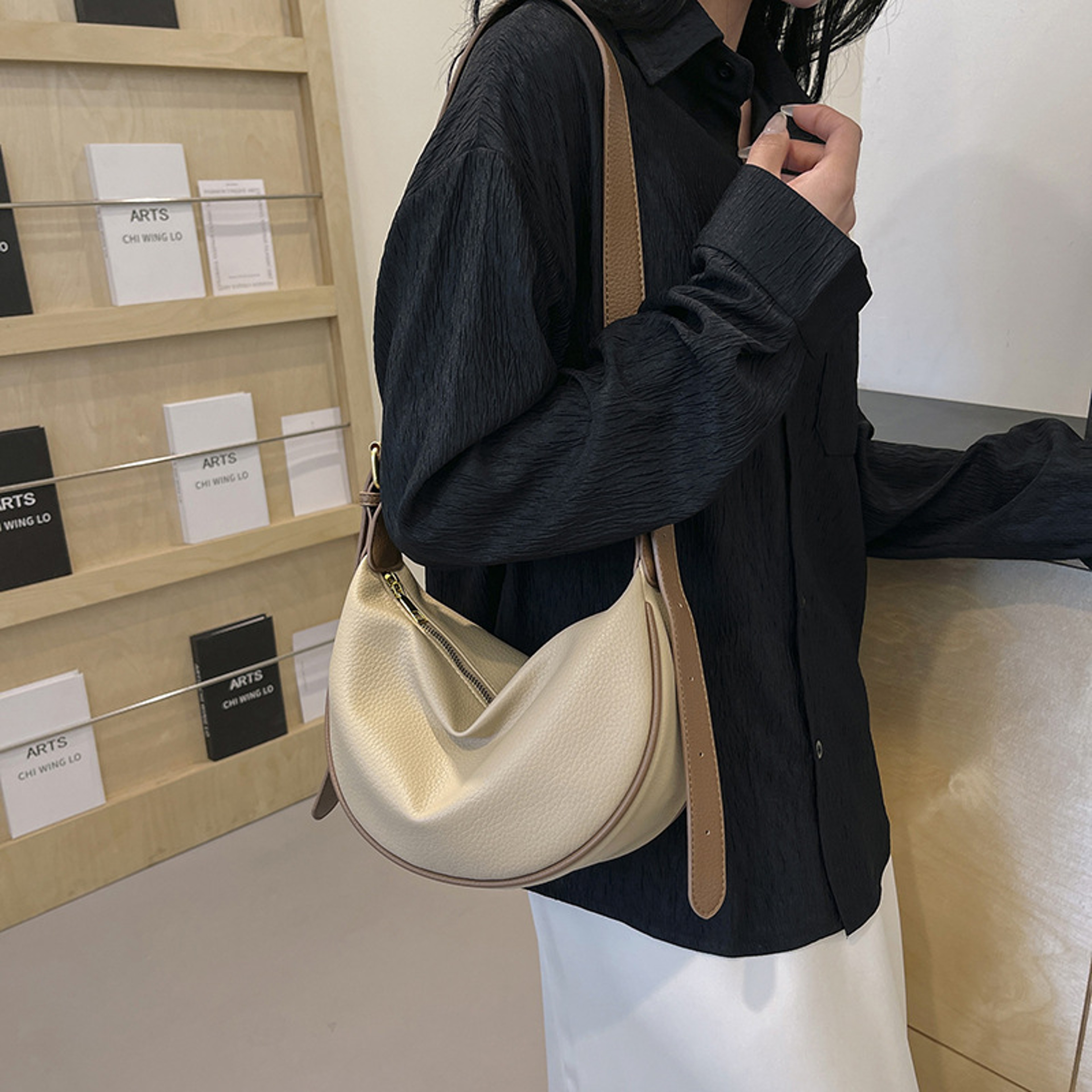 Soft Leather Crescent Crossbody Bag Adjustable Hobo Shoulder Bag 2
