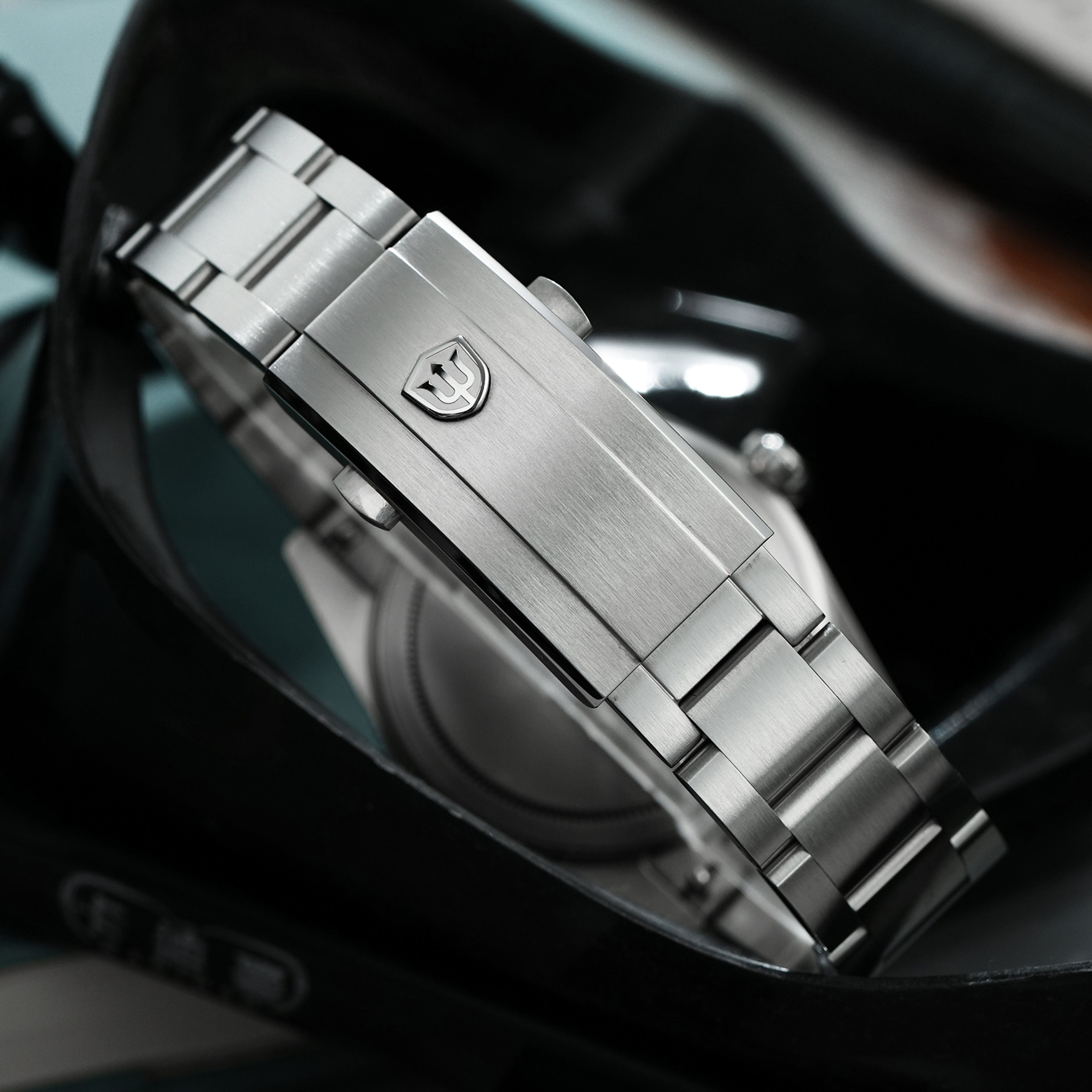Sweep Second Quartz Dive Watch With Sapphire Crystal Luminous Waterproof Design 3