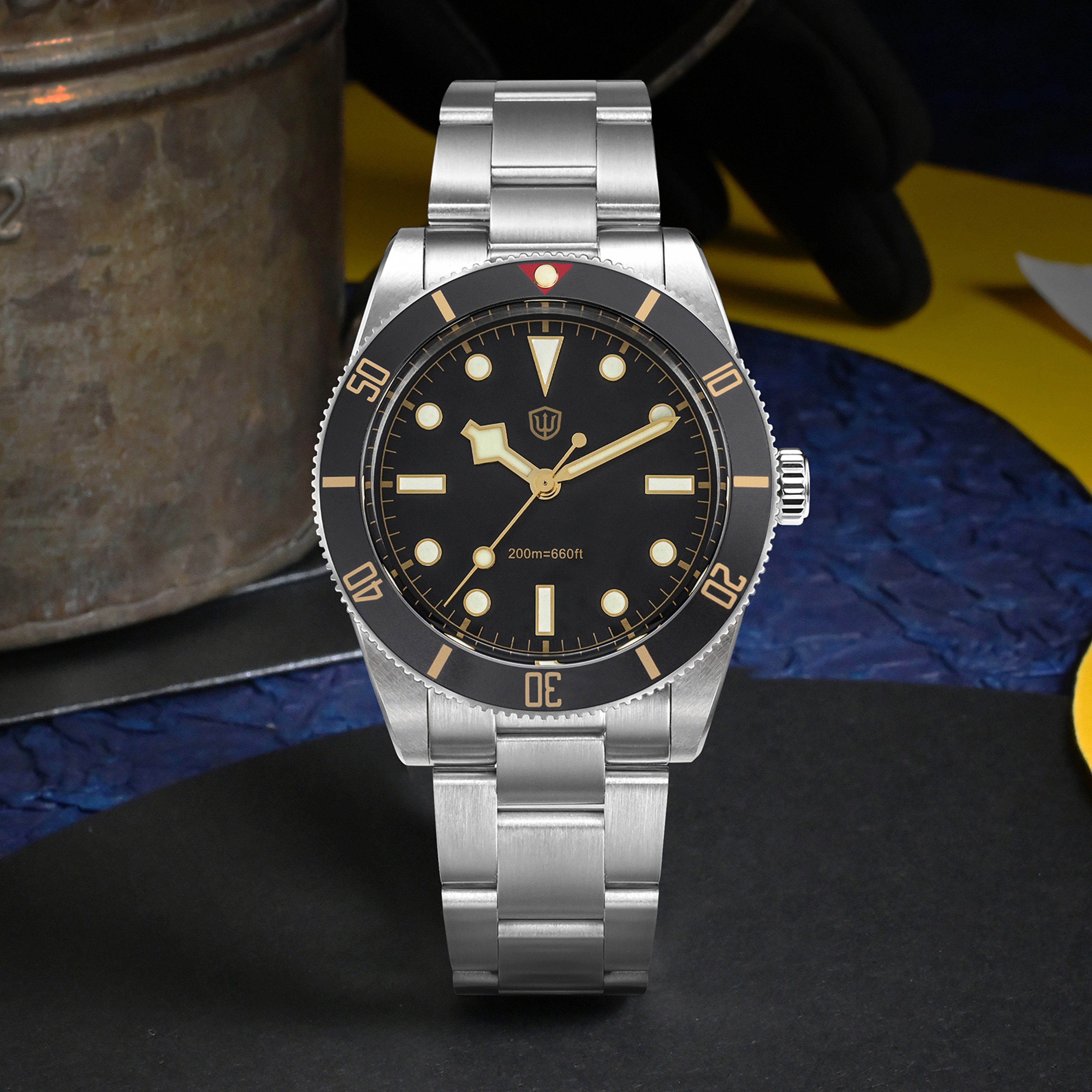 Sweep Second Quartz Dive Watch With Sapphire Crystal Luminous Waterproof Design 4