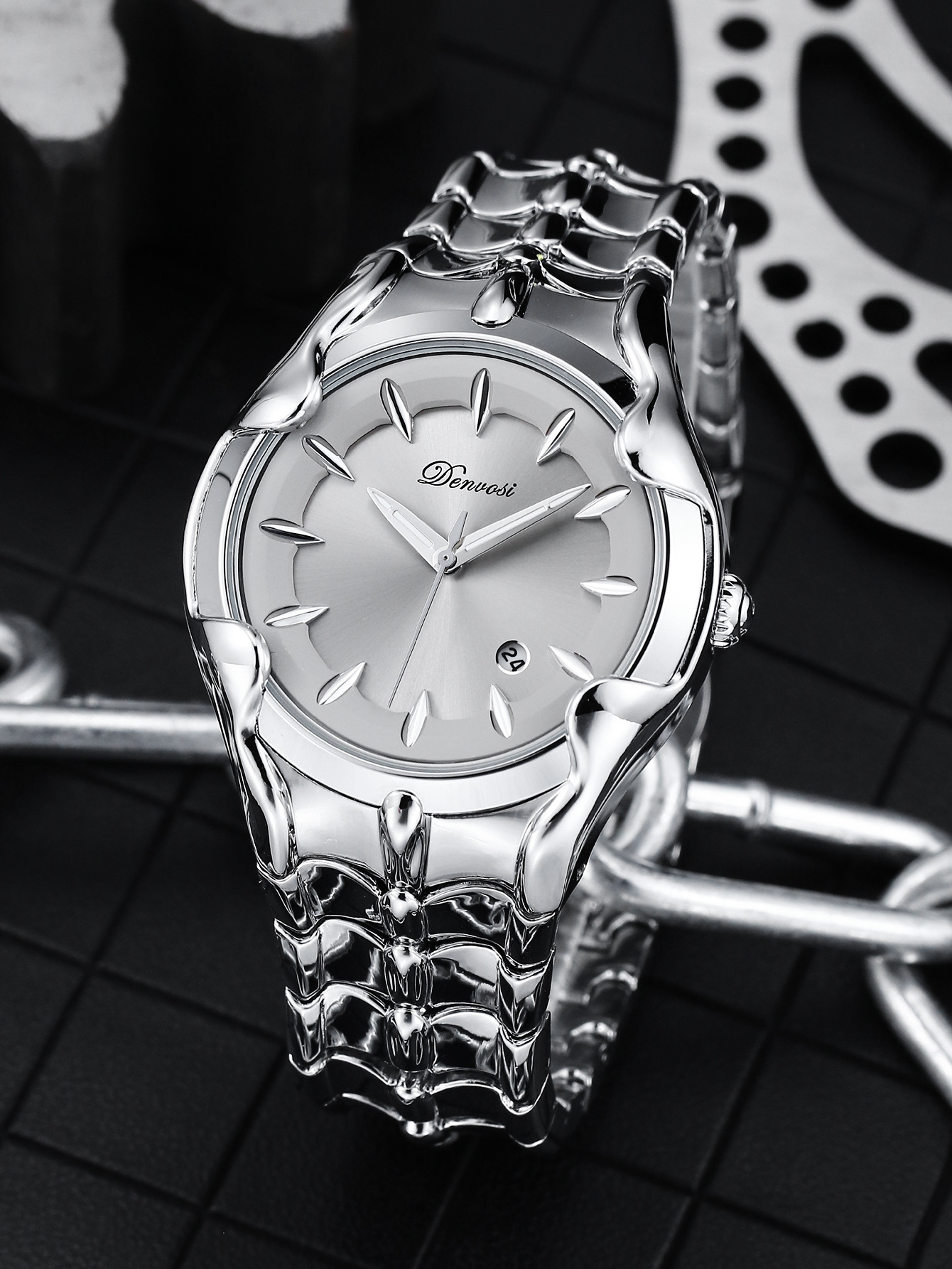 Bright Dial Claw Watch Unisex Silver Quartz Statement Wristwatch 6