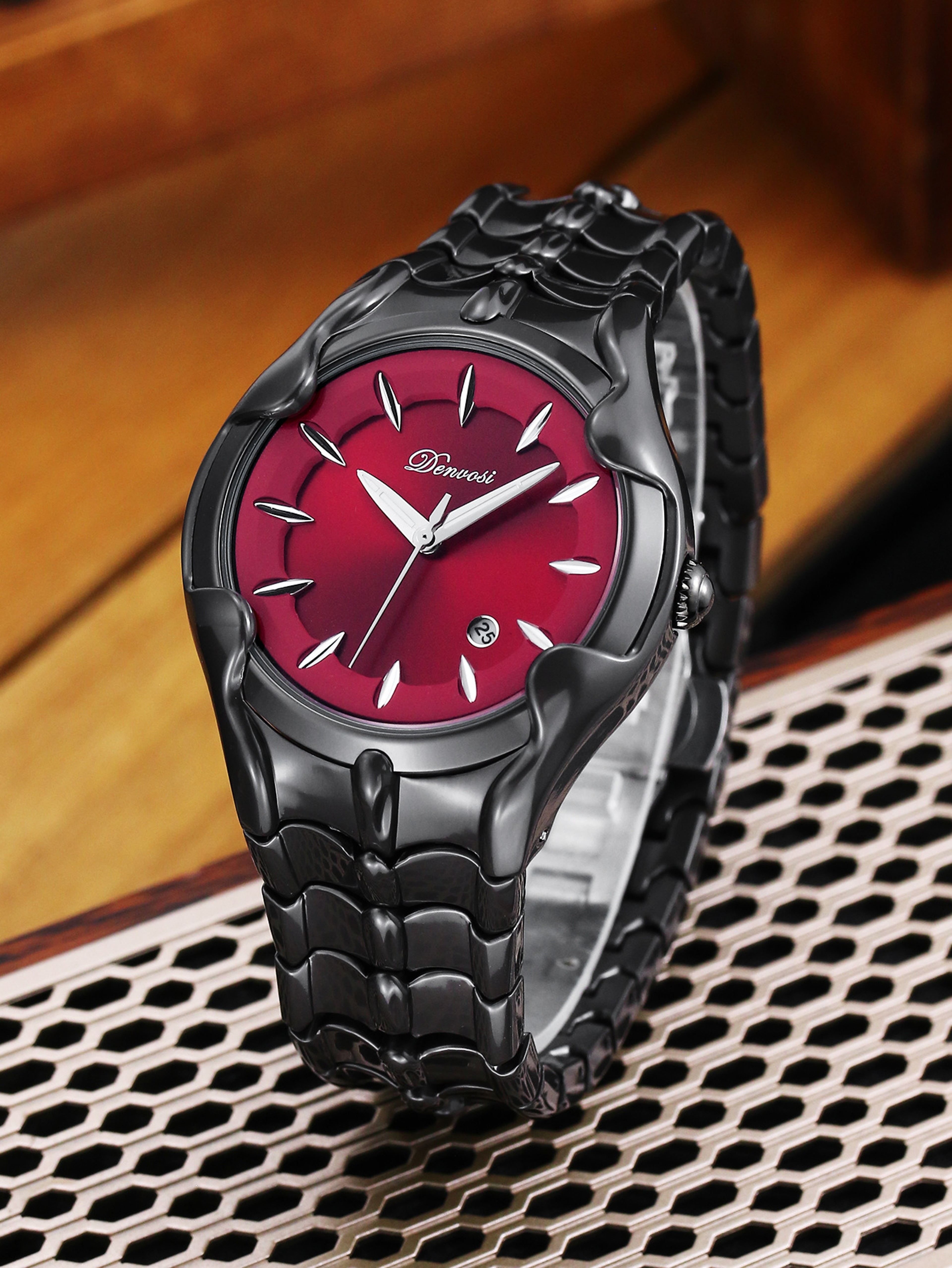 Bright Dial Claw Watch Unisex Silver Quartz Statement Wristwatch 9
