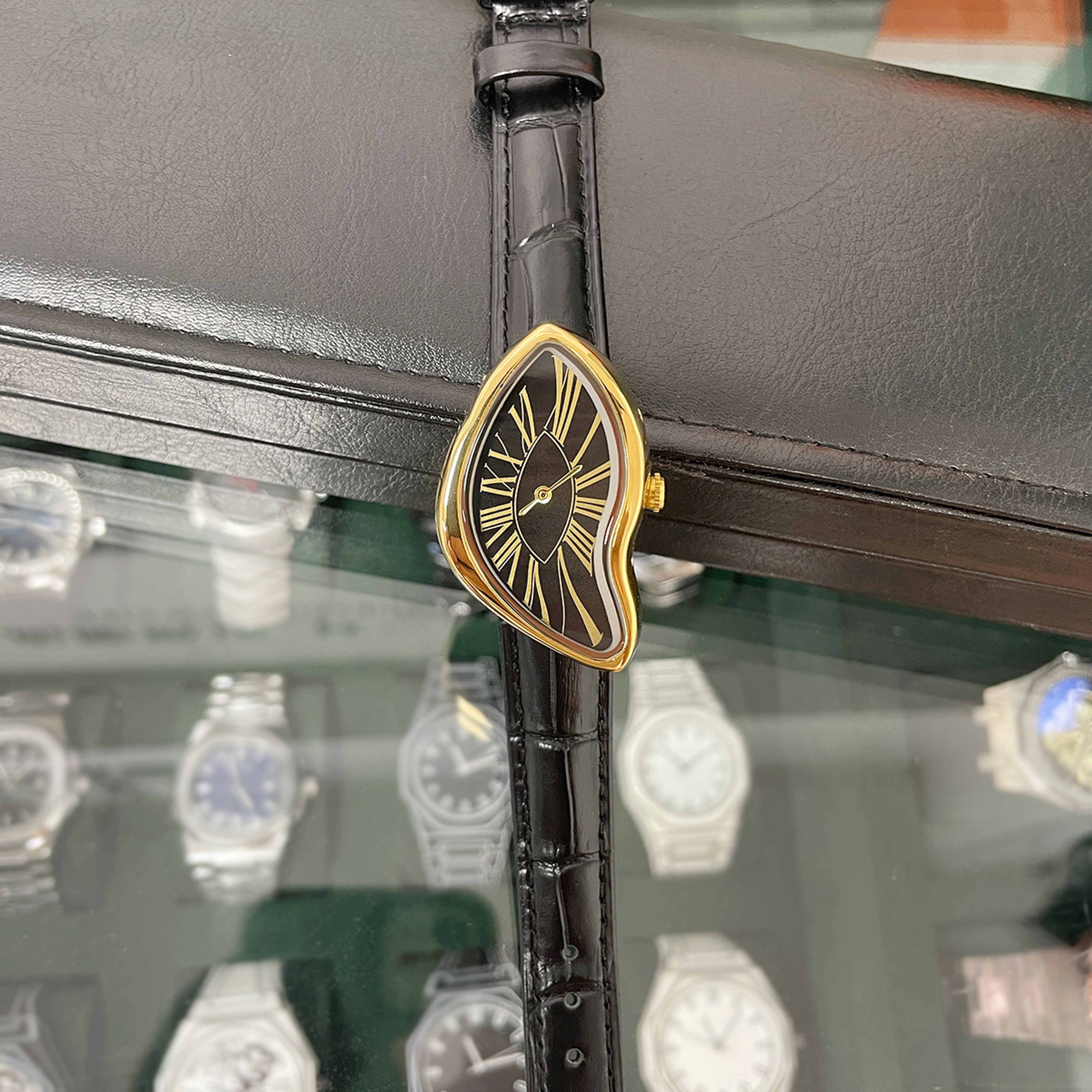 Diamond Dial Twisted Case Quartz Watch With Leather Strap 1