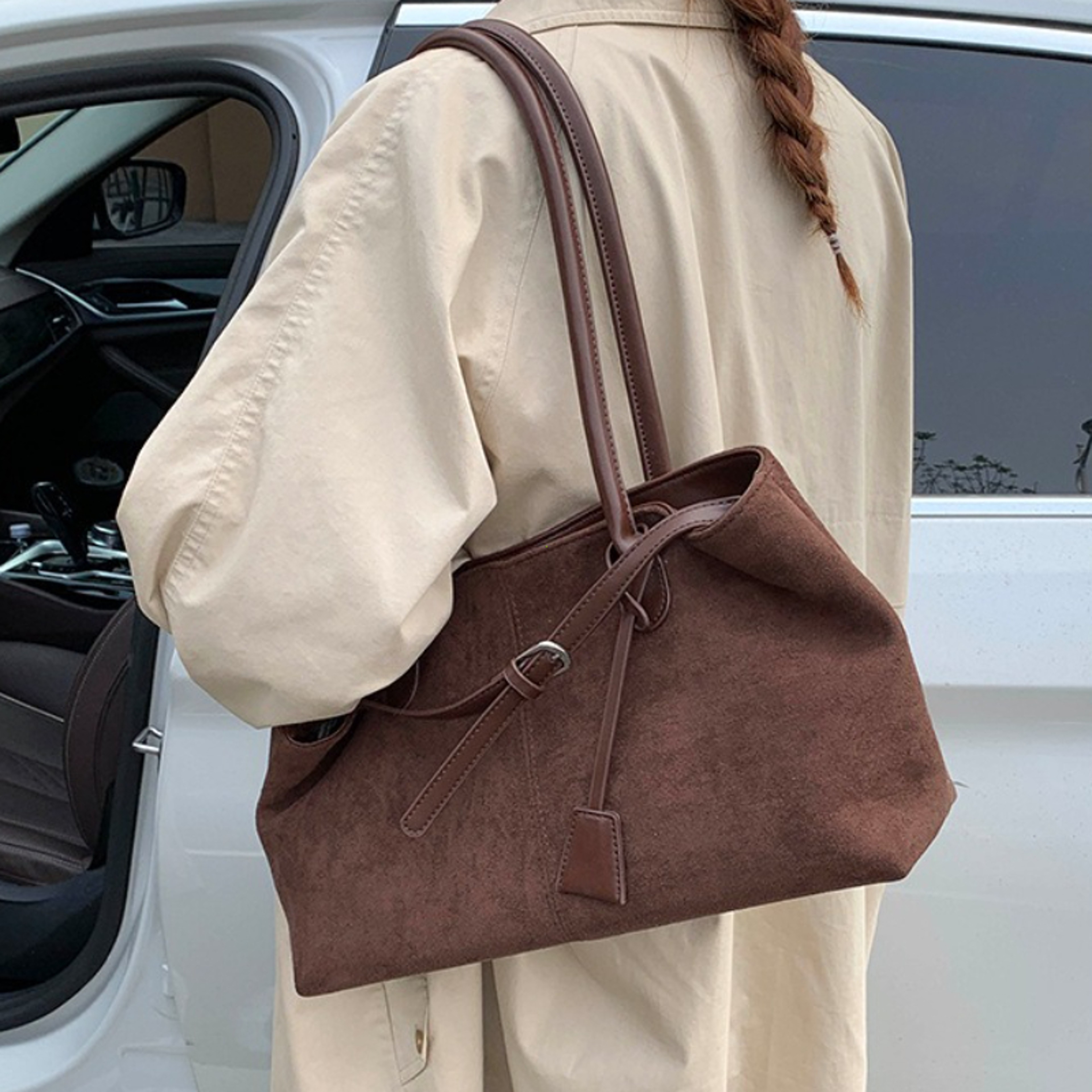 PU Leather Shoulder Bag with Polyester Lining and Casual Tote Design – view 2